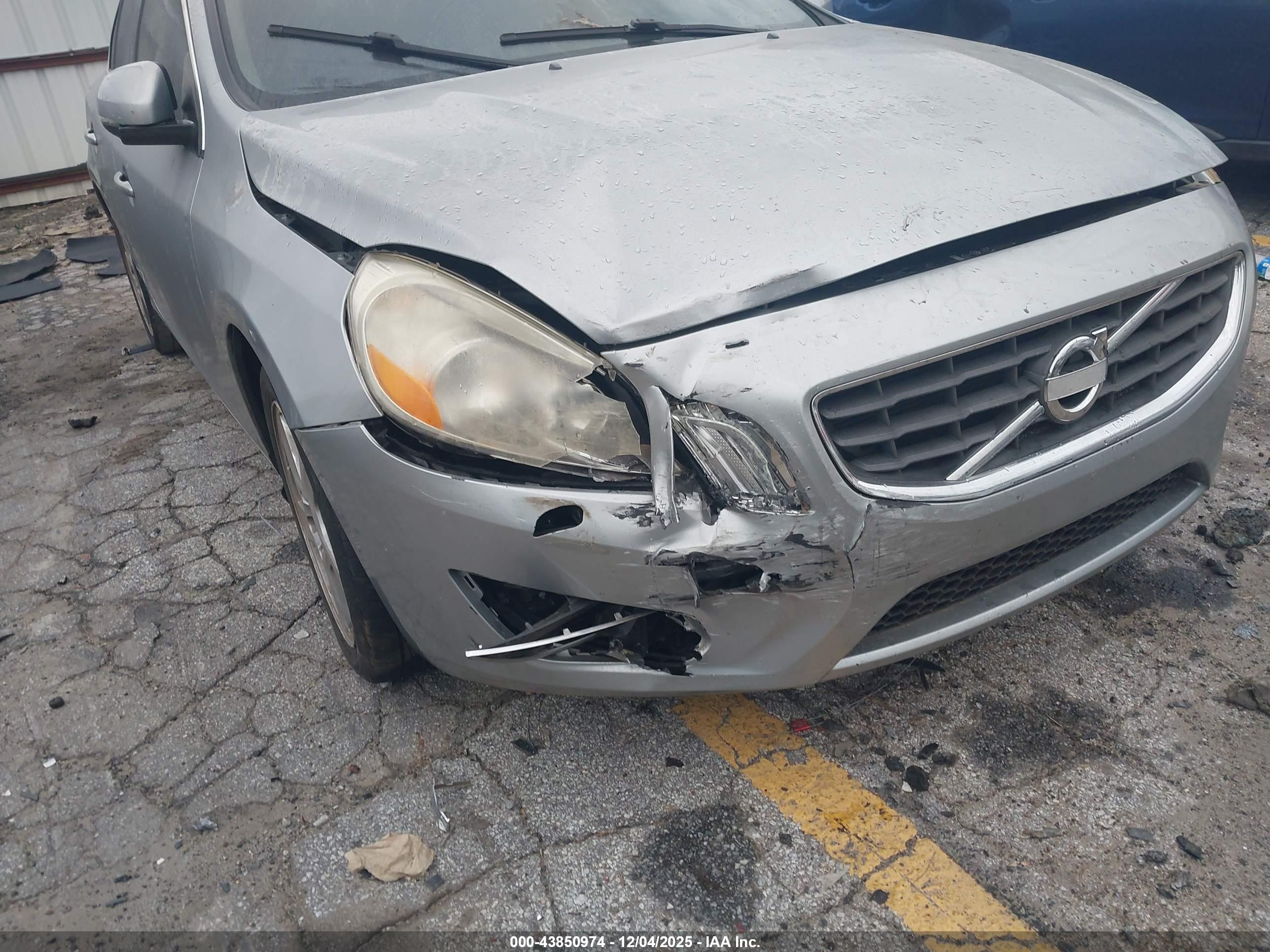 VOLVO S60 image 6
