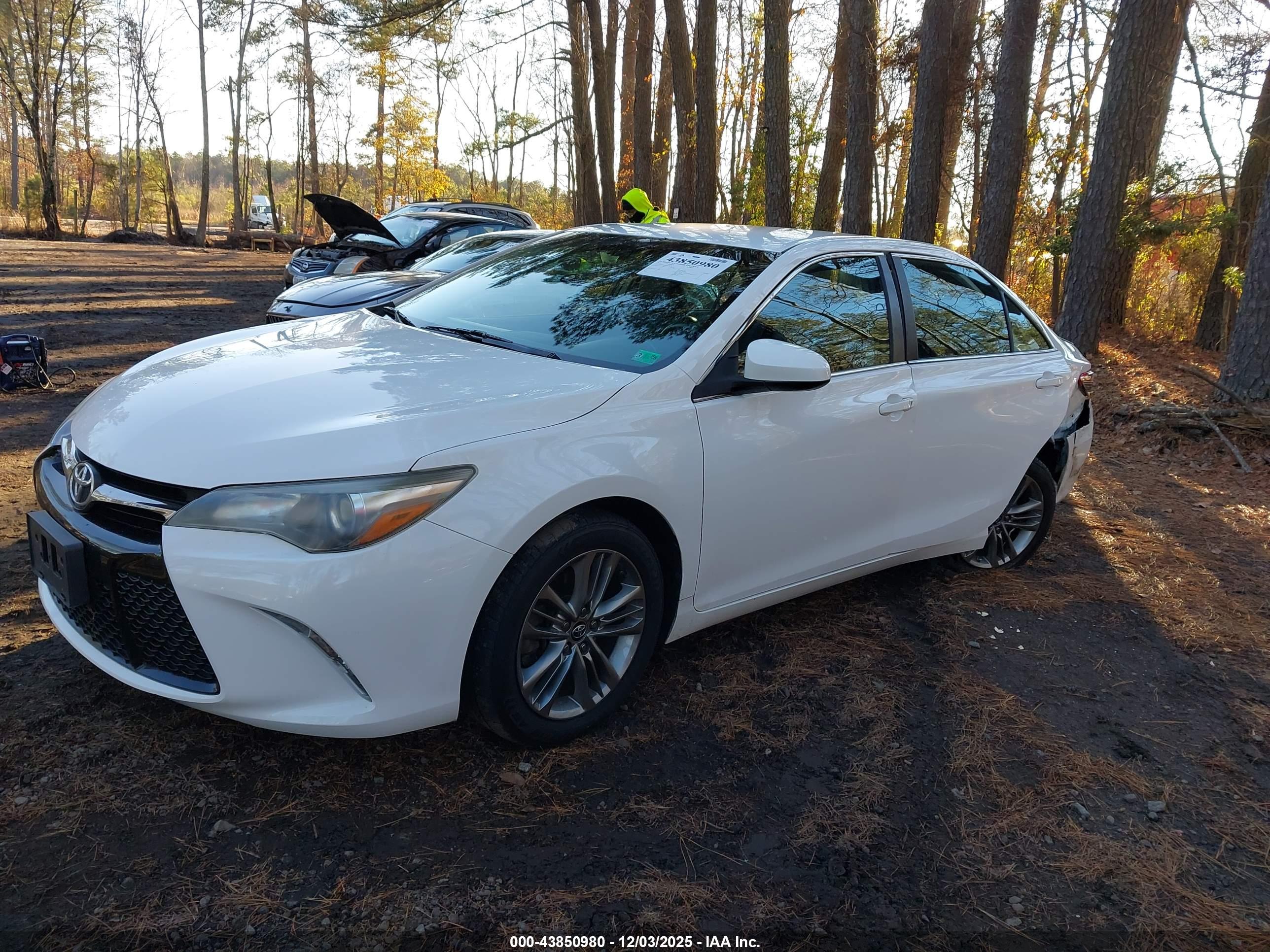 TOYOTA CAMRY image 2