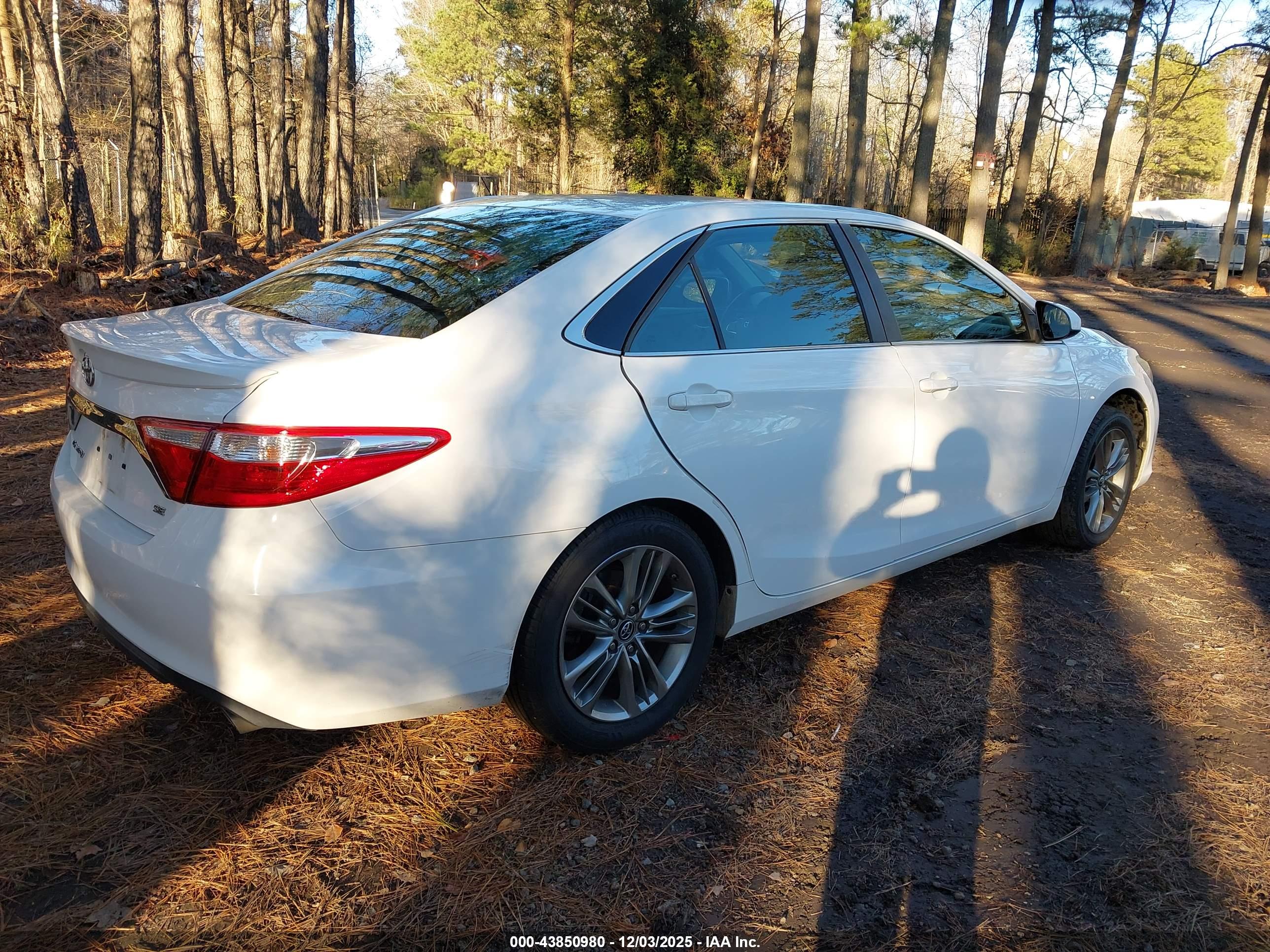 TOYOTA CAMRY image 4