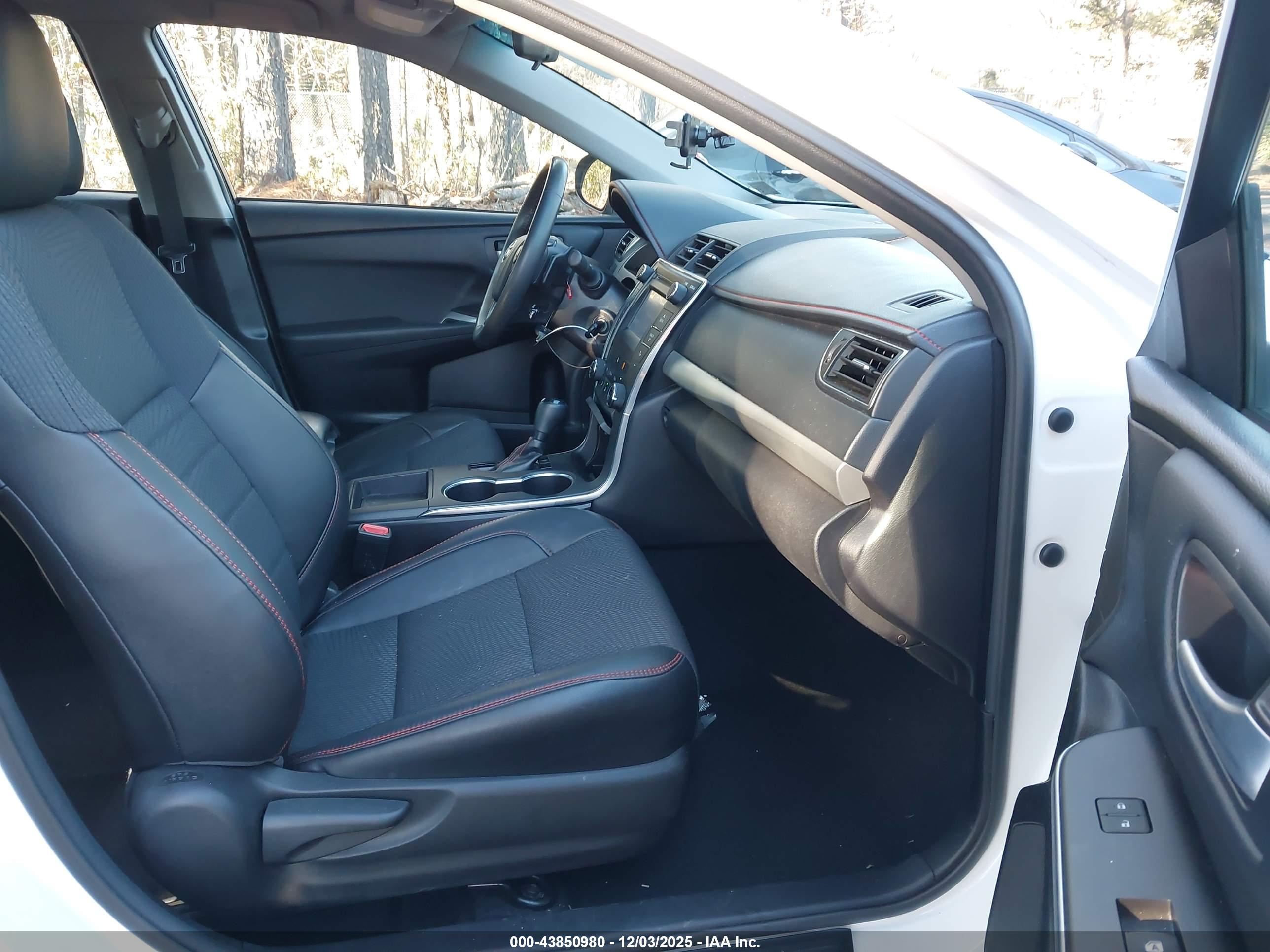 TOYOTA CAMRY image 5