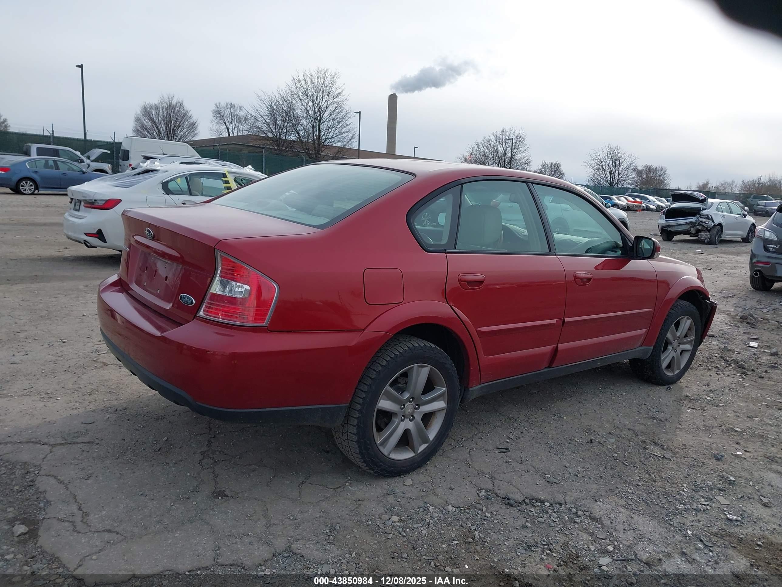 SUBARU OUTBACK image 4