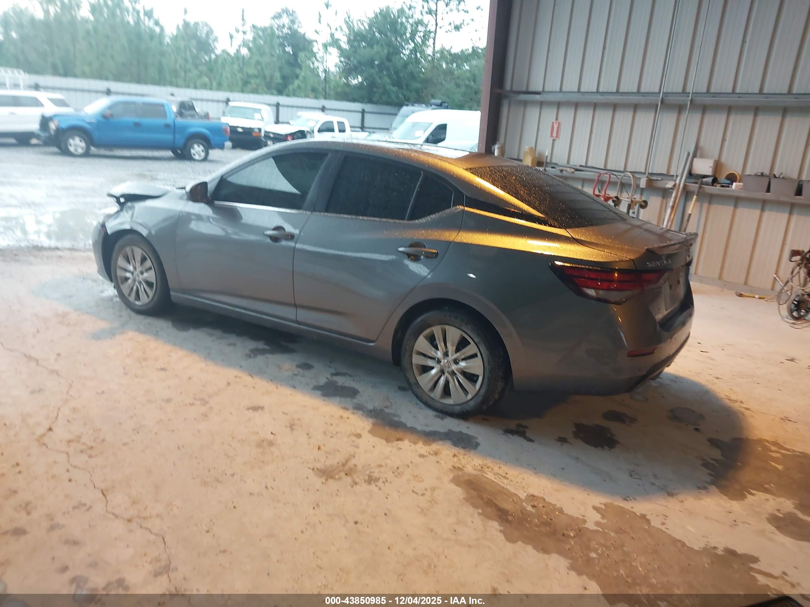NISSAN SENTRA image 3