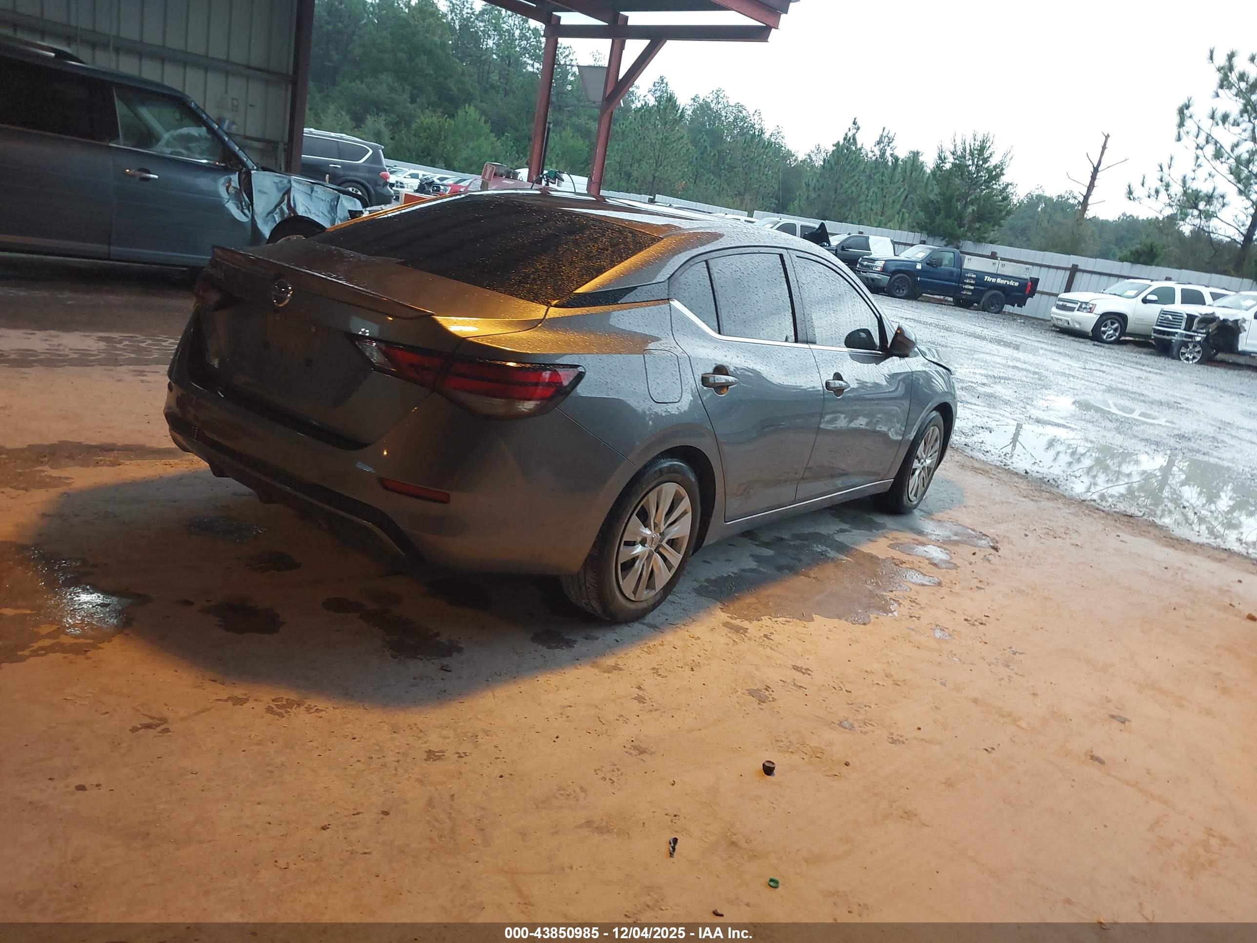 NISSAN SENTRA image 4