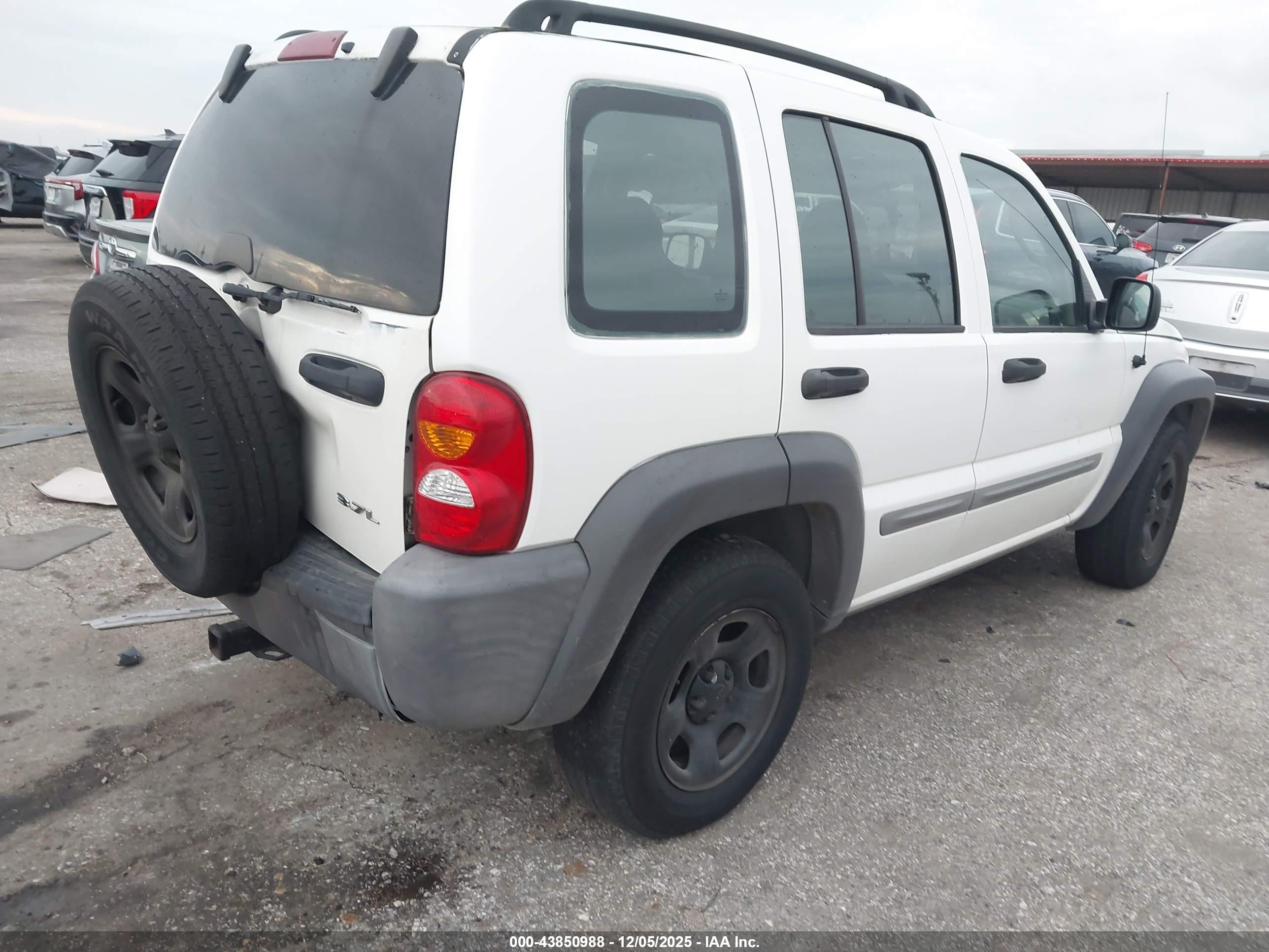 JEEP LIBERTY image 4