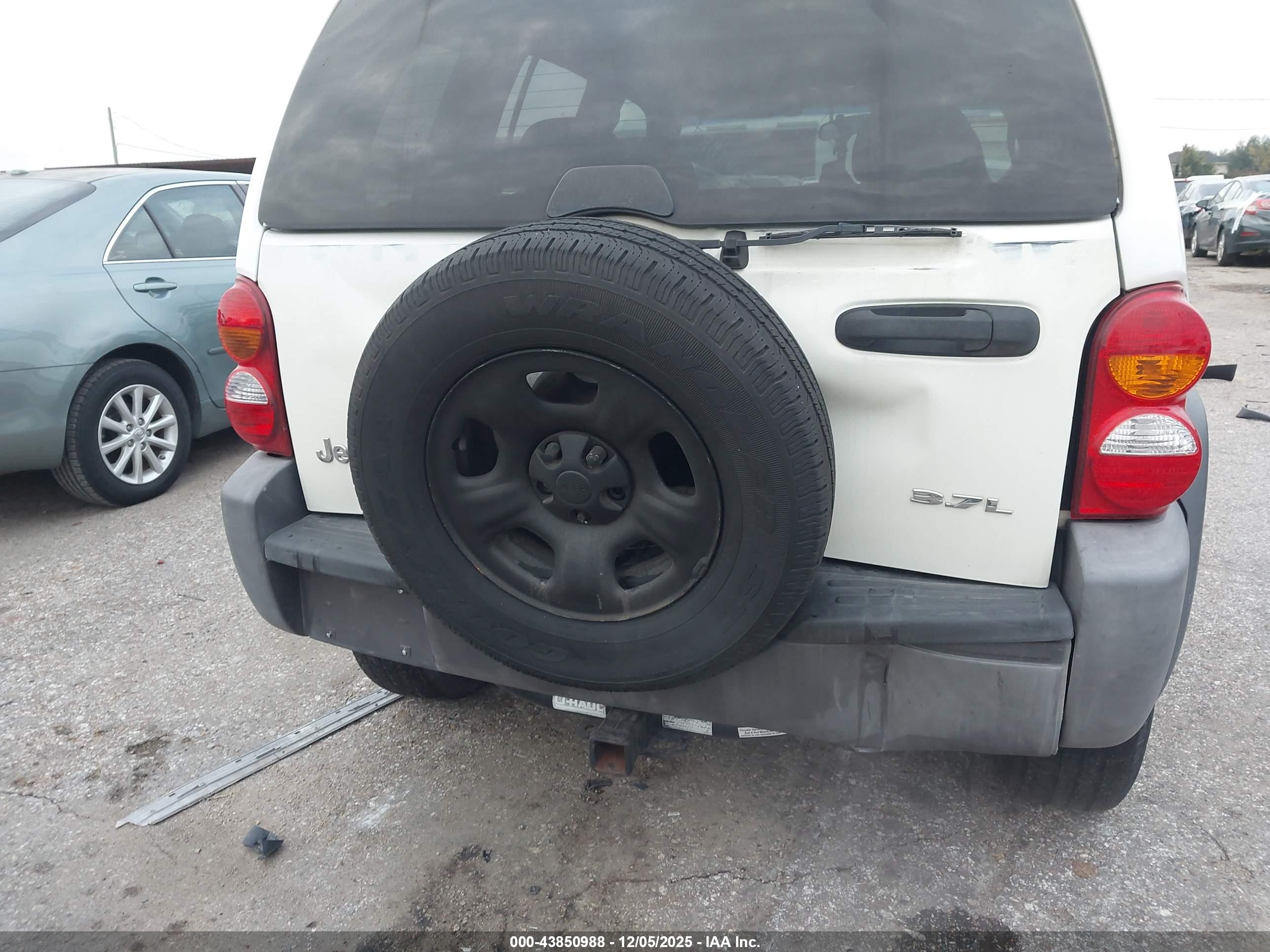 JEEP LIBERTY image 6