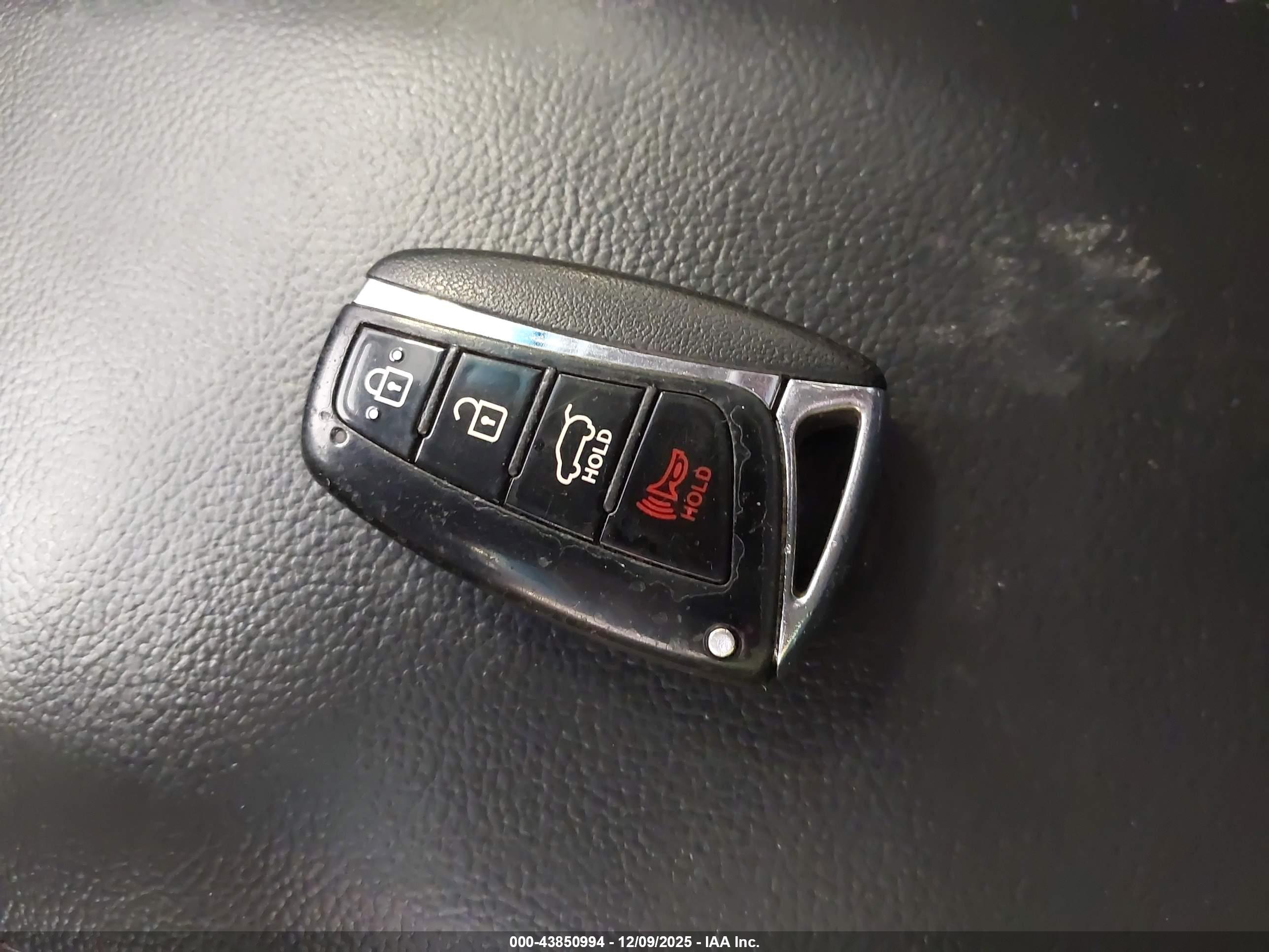 HYUNDAI SANTA image 11