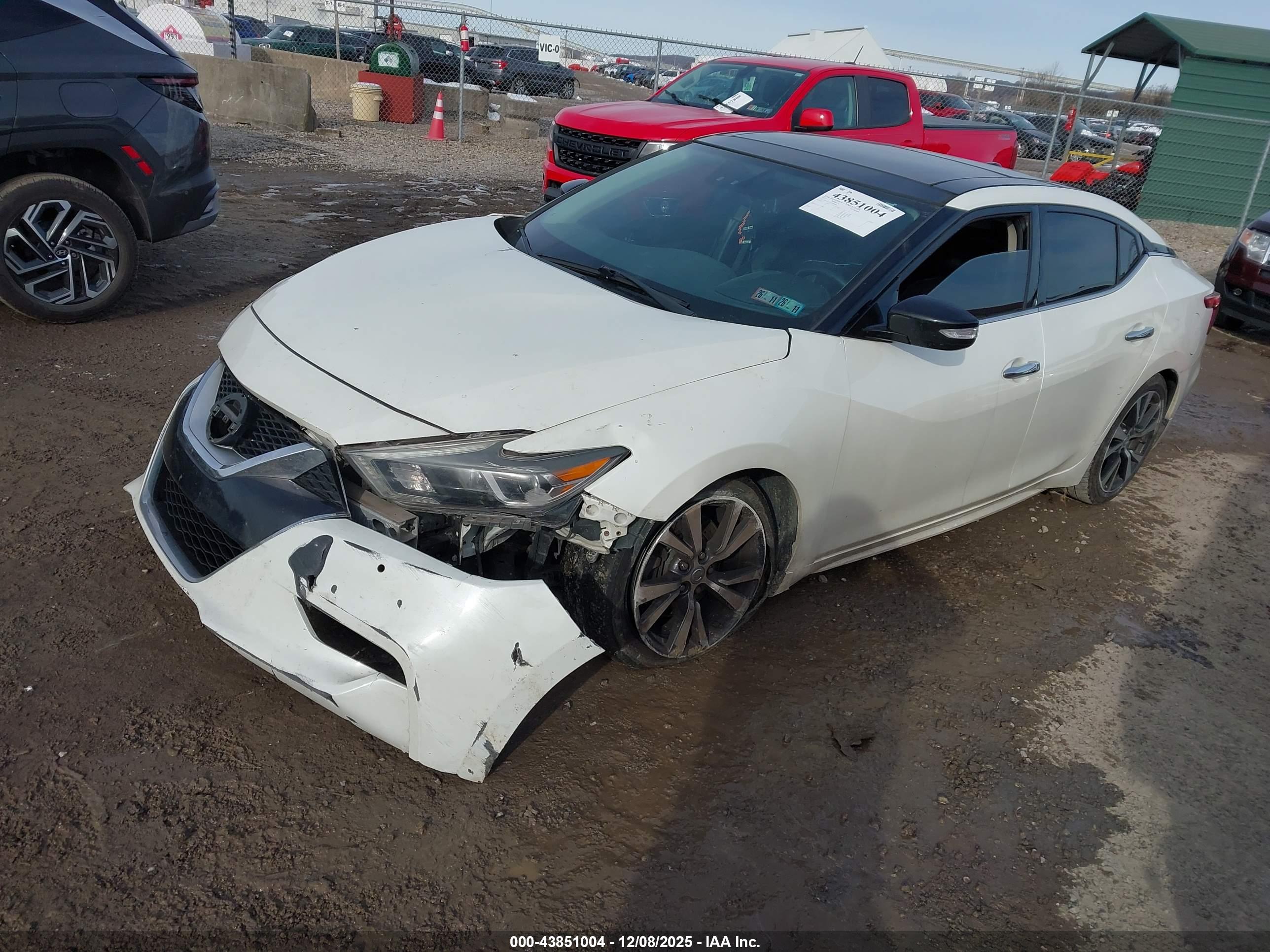 NISSAN MAXIMA image 2