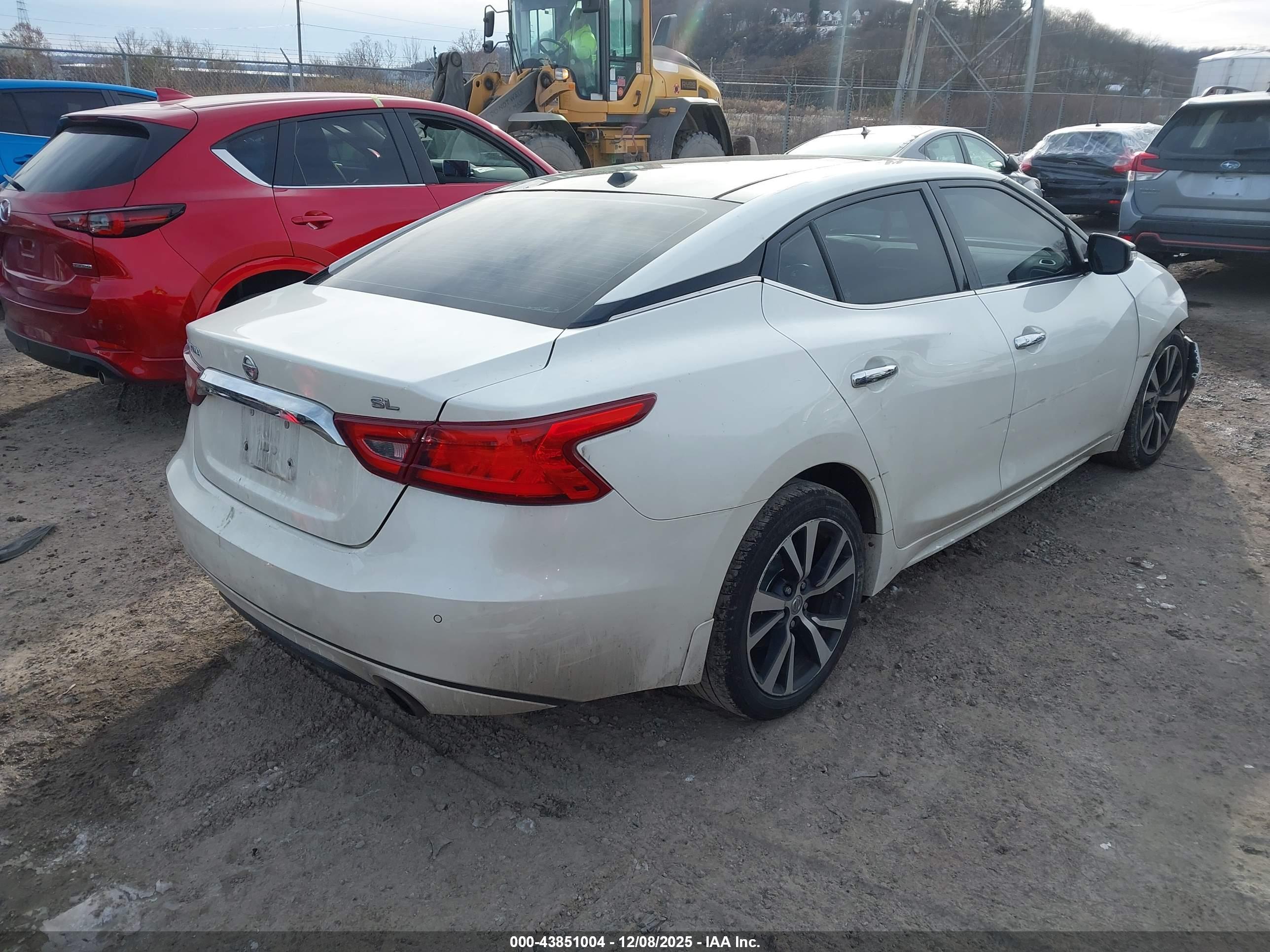 NISSAN MAXIMA image 4