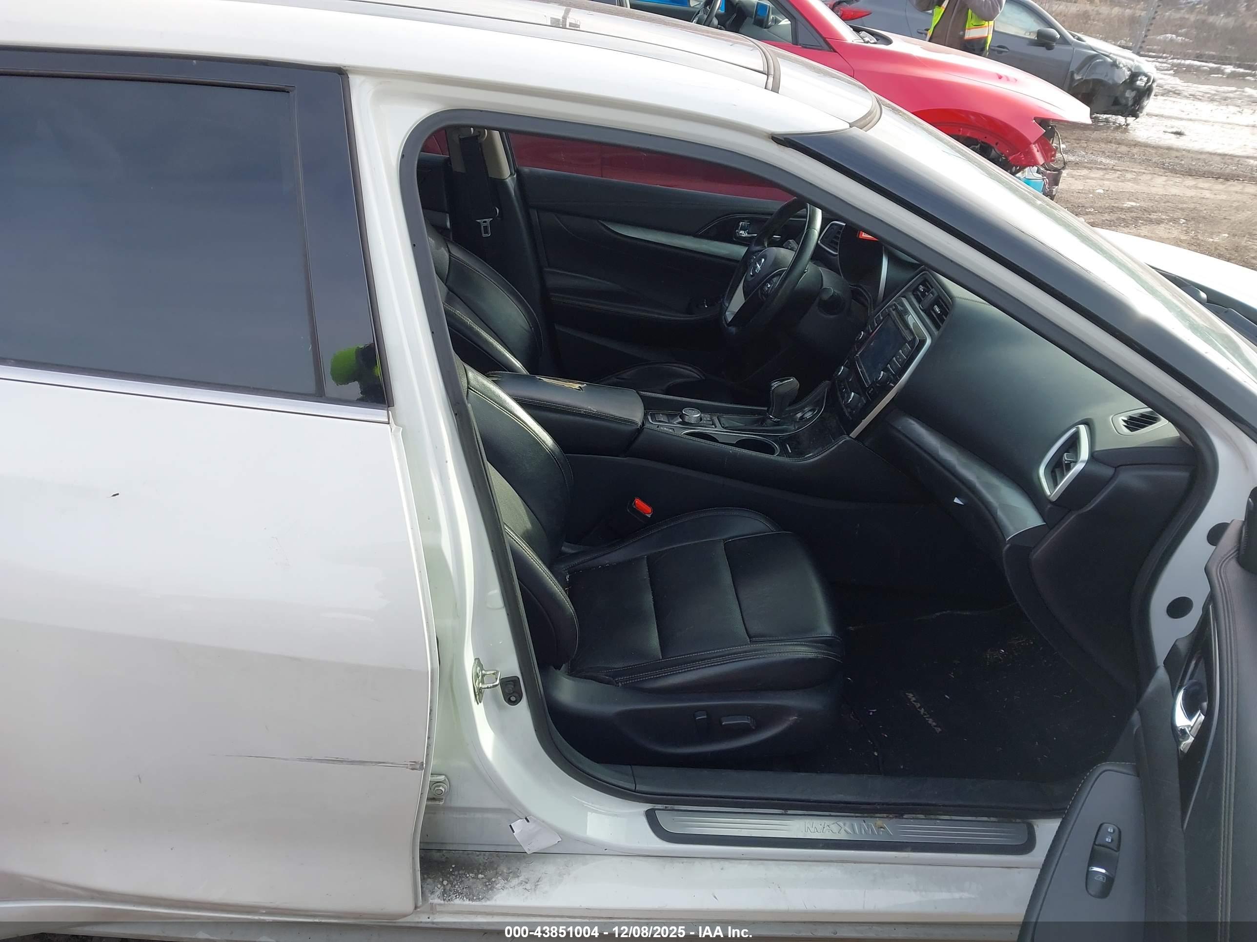 NISSAN MAXIMA image 5
