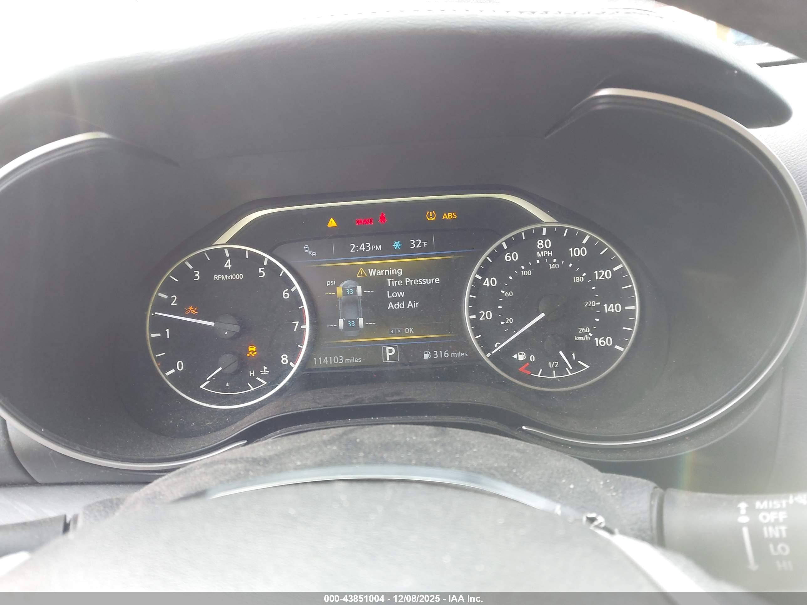 NISSAN MAXIMA image 7