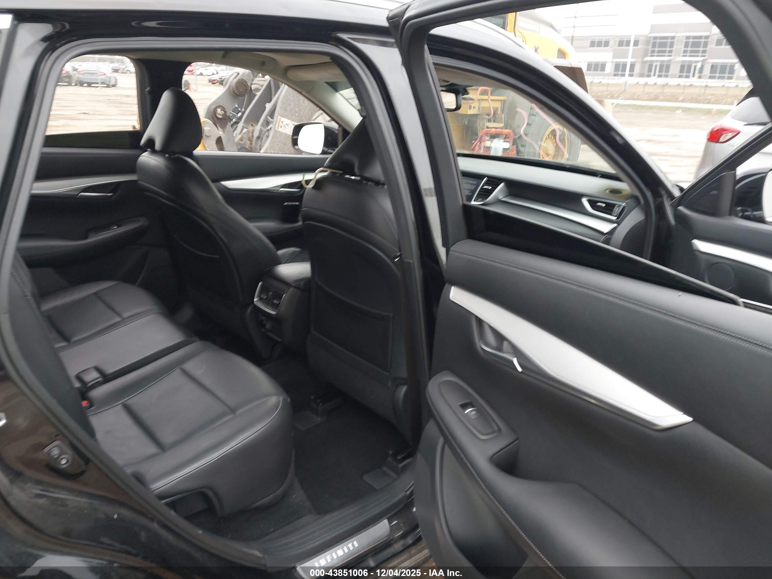 INFINITI QX50 image 8
