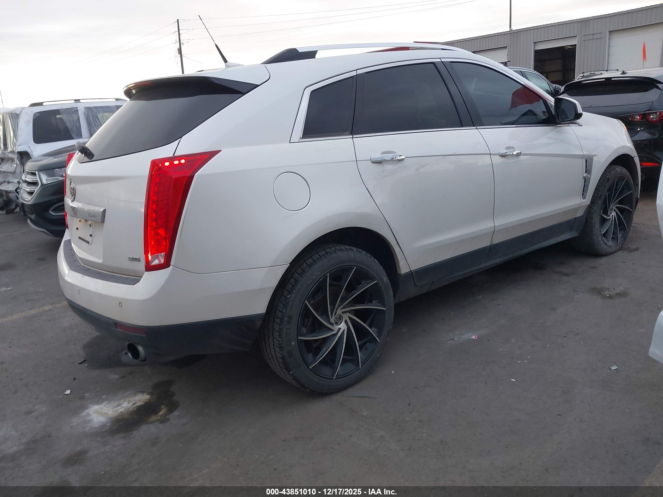 CADILLAC SRX image 4