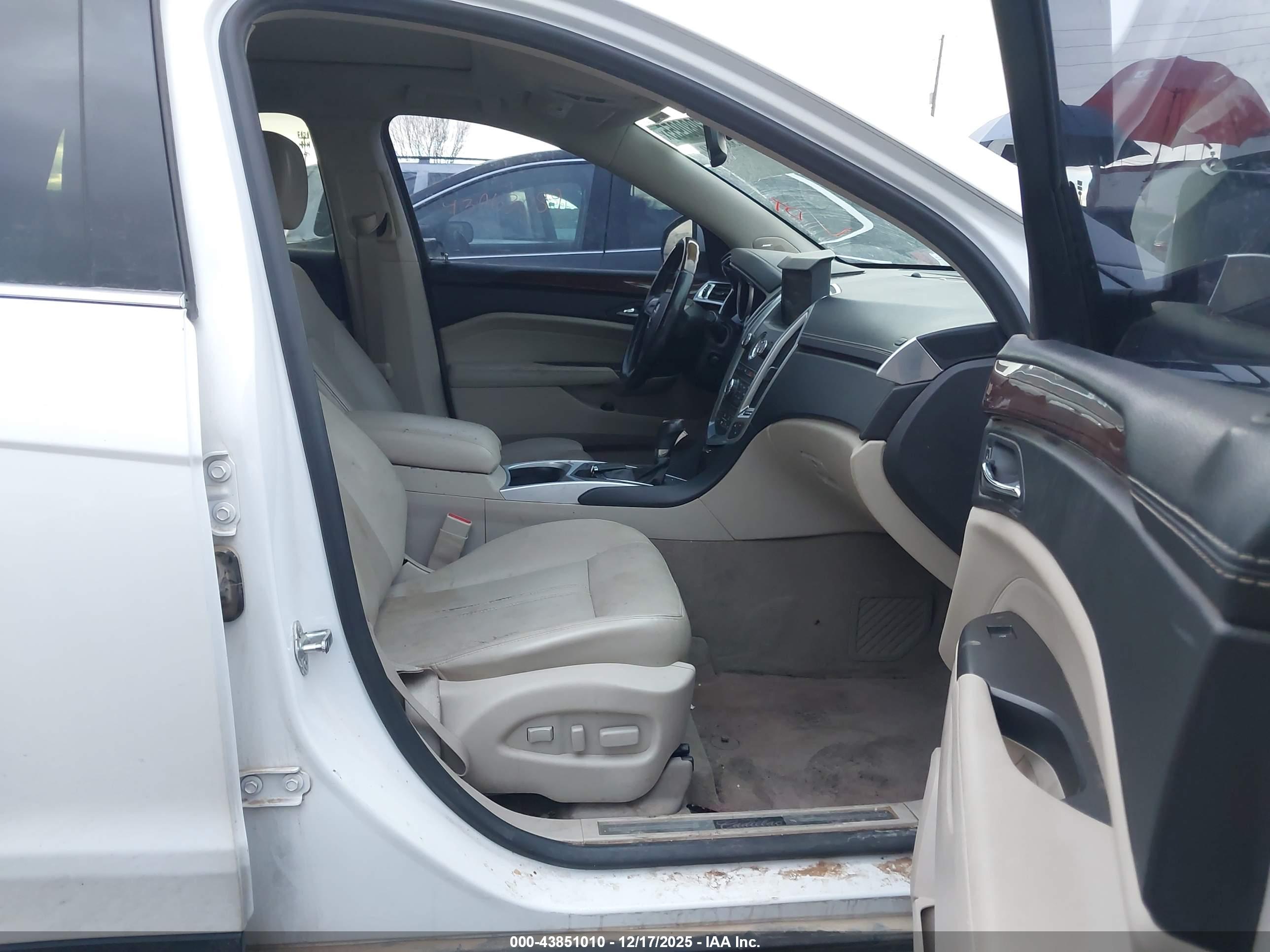 CADILLAC SRX image 5