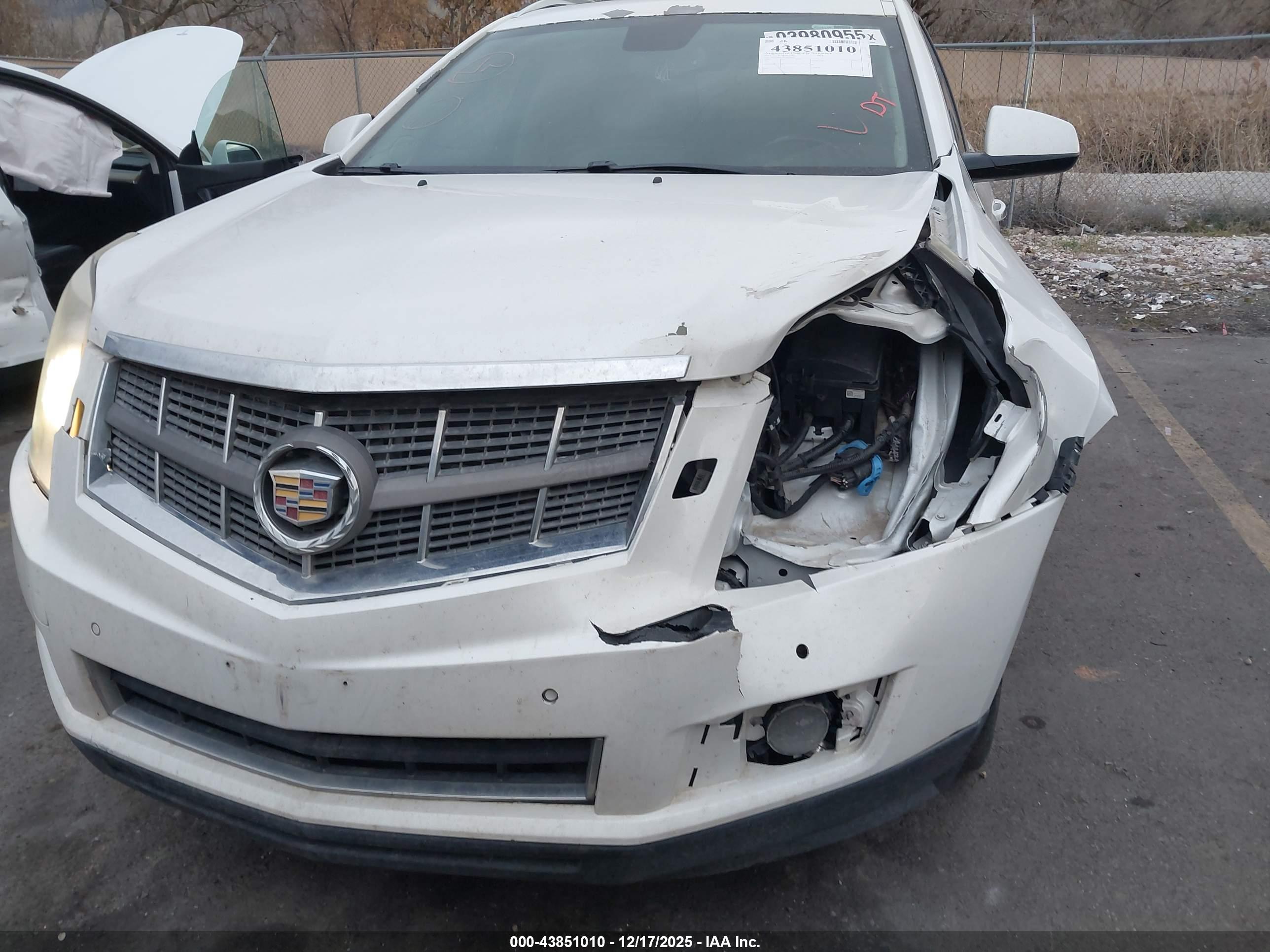 CADILLAC SRX image 6