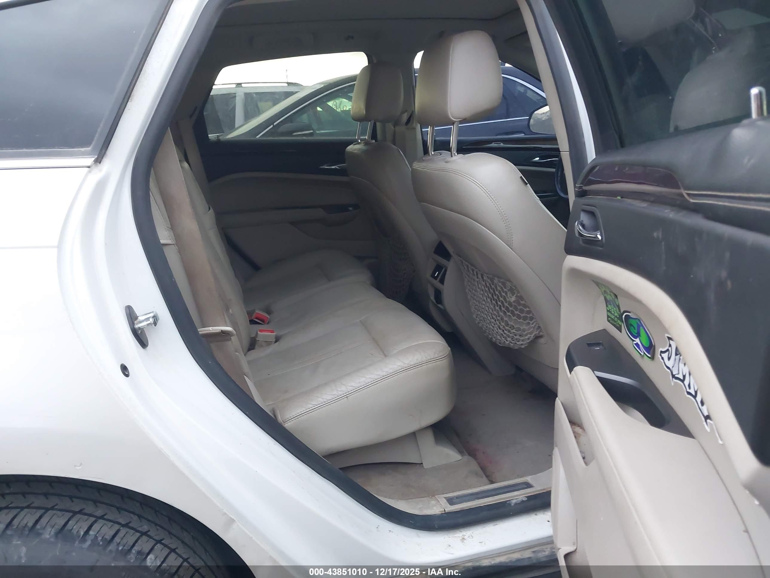 CADILLAC SRX image 8