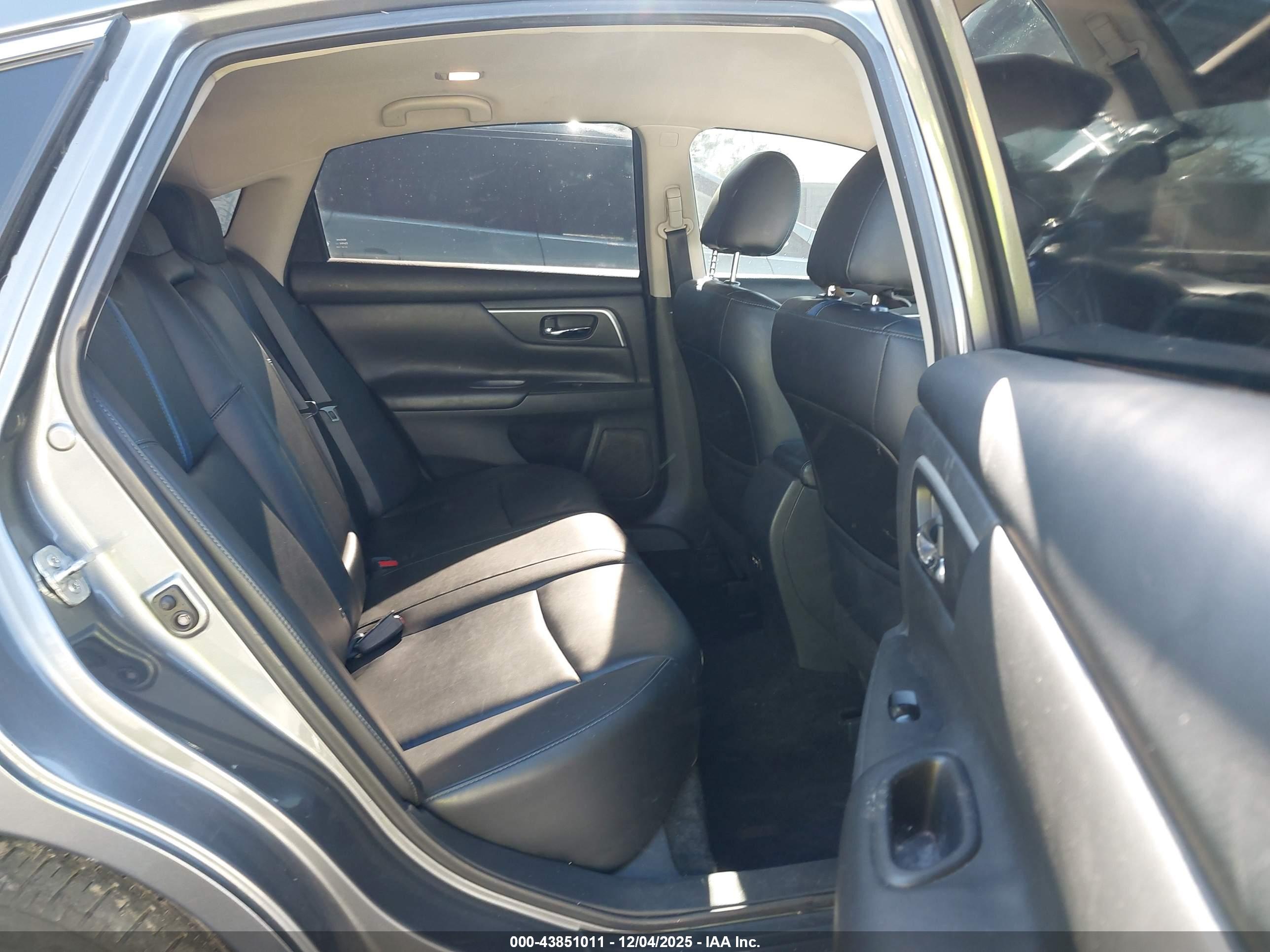 NISSAN ALTIMA image 8