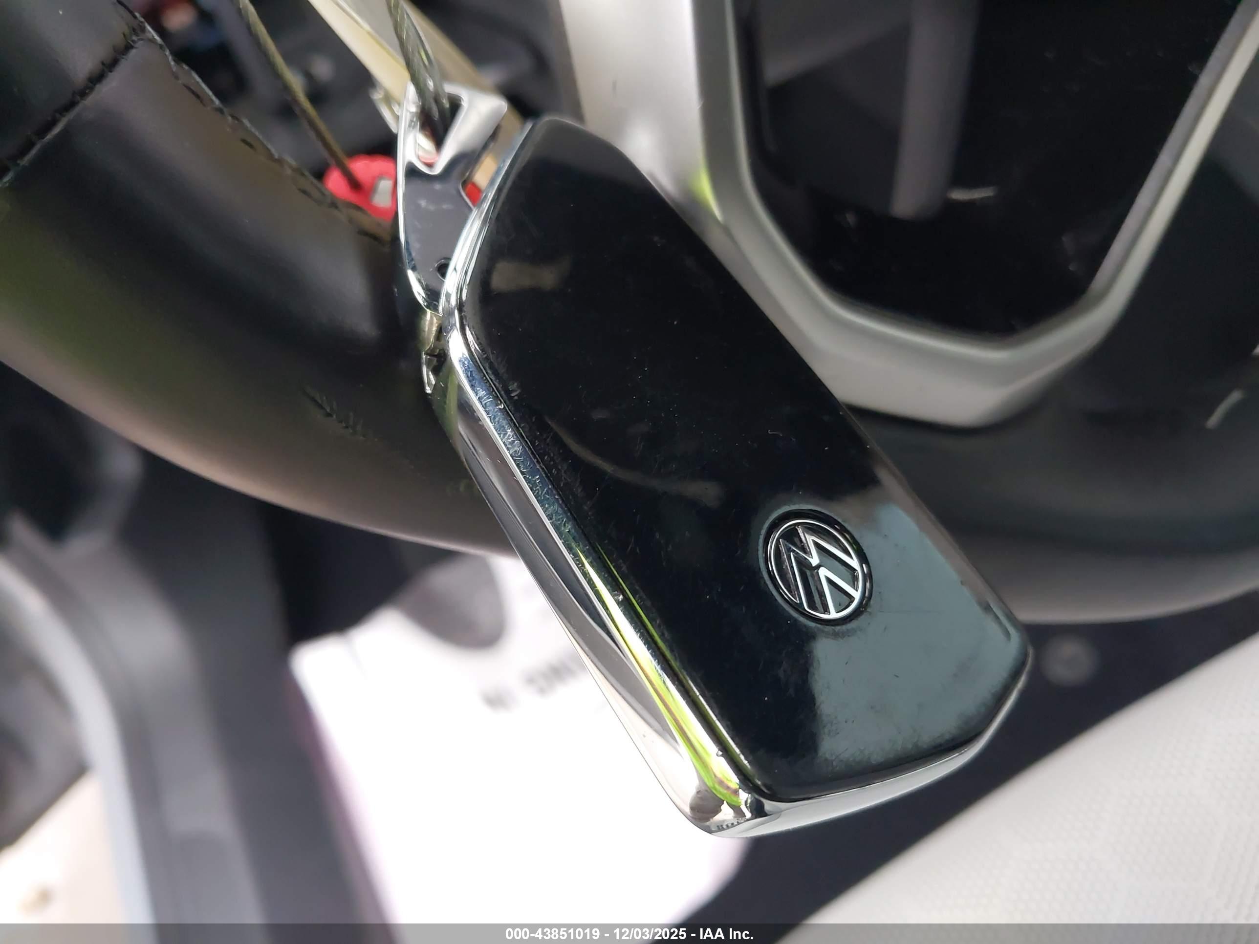 VOLKSWAGEN ID.4 image 11