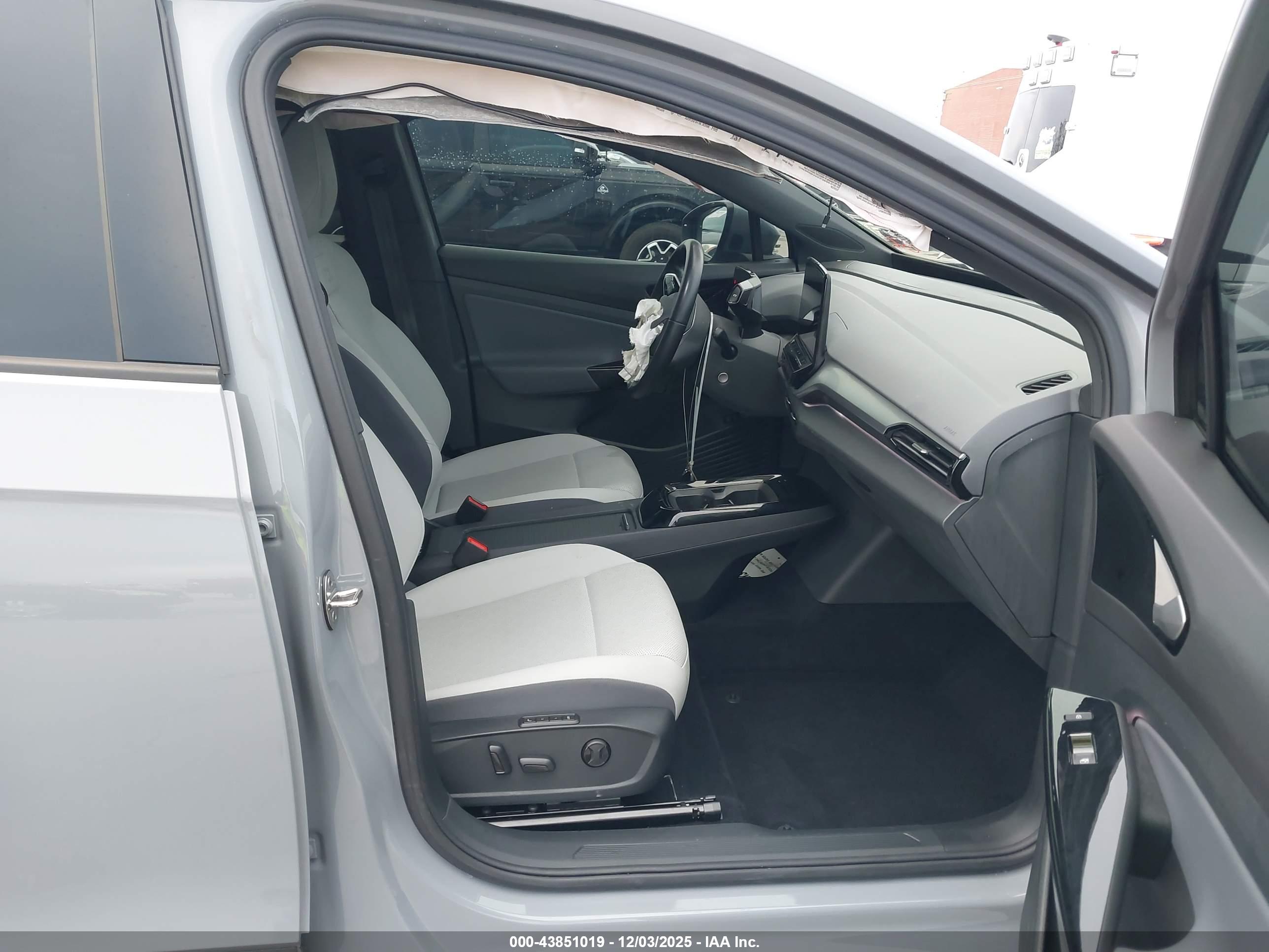 VOLKSWAGEN ID.4 image 5