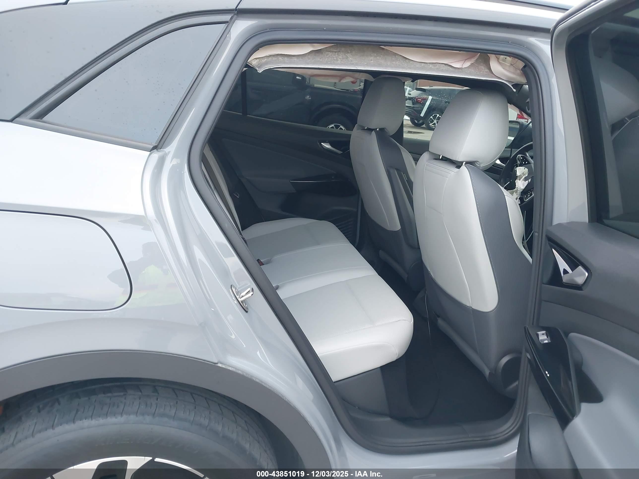 VOLKSWAGEN ID.4 image 8