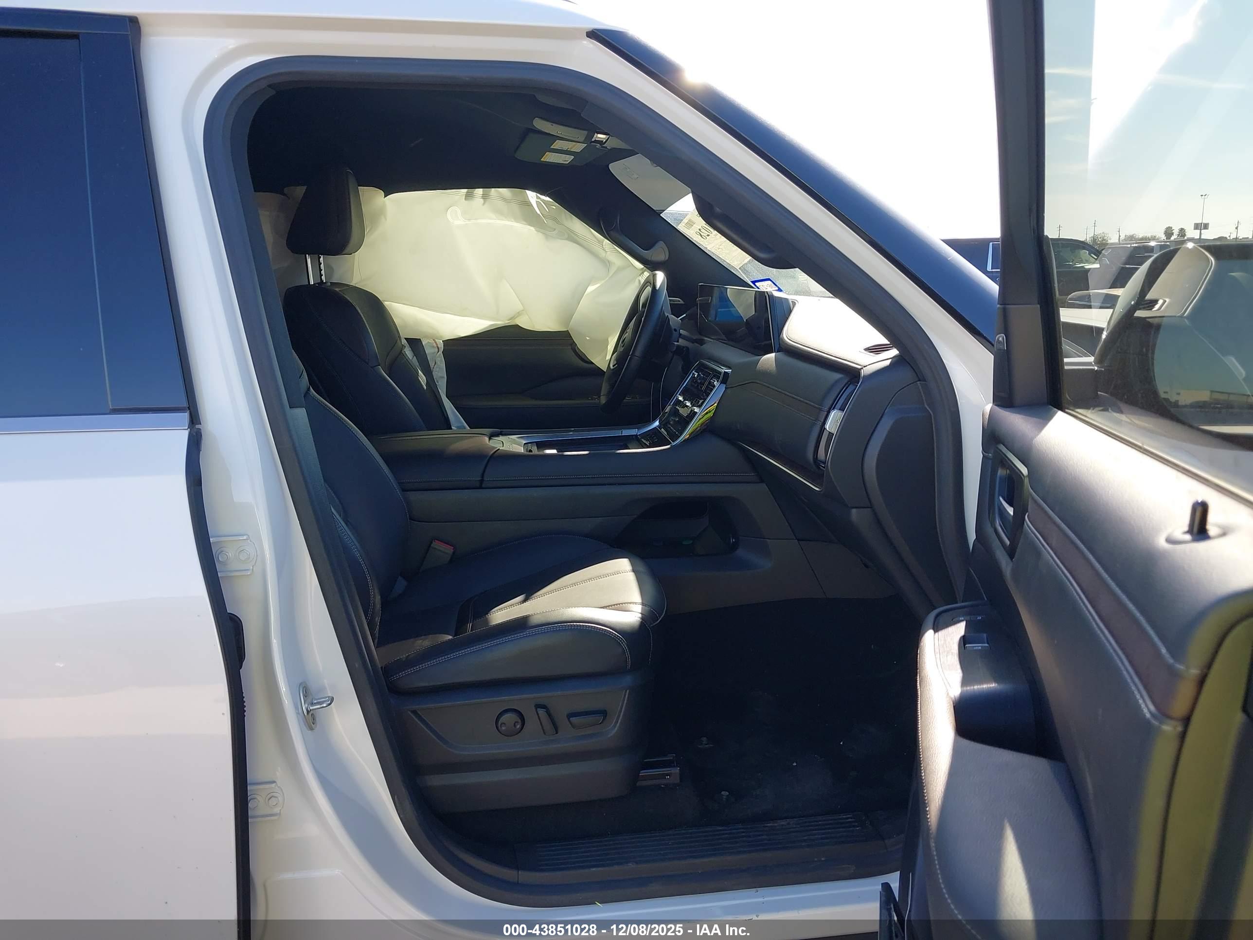 NISSAN ARMADA image 5