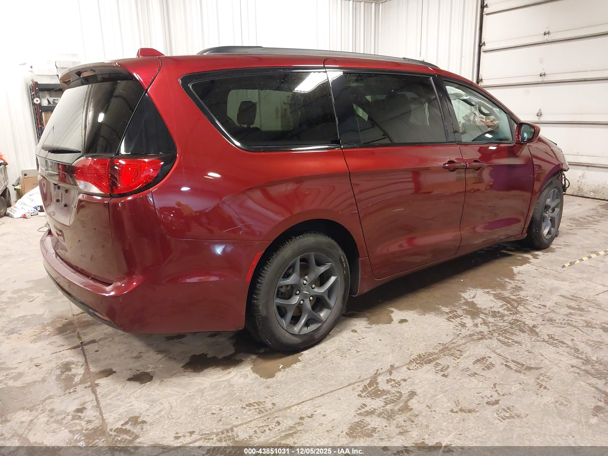 CHRYSLER PACIFICA image 4