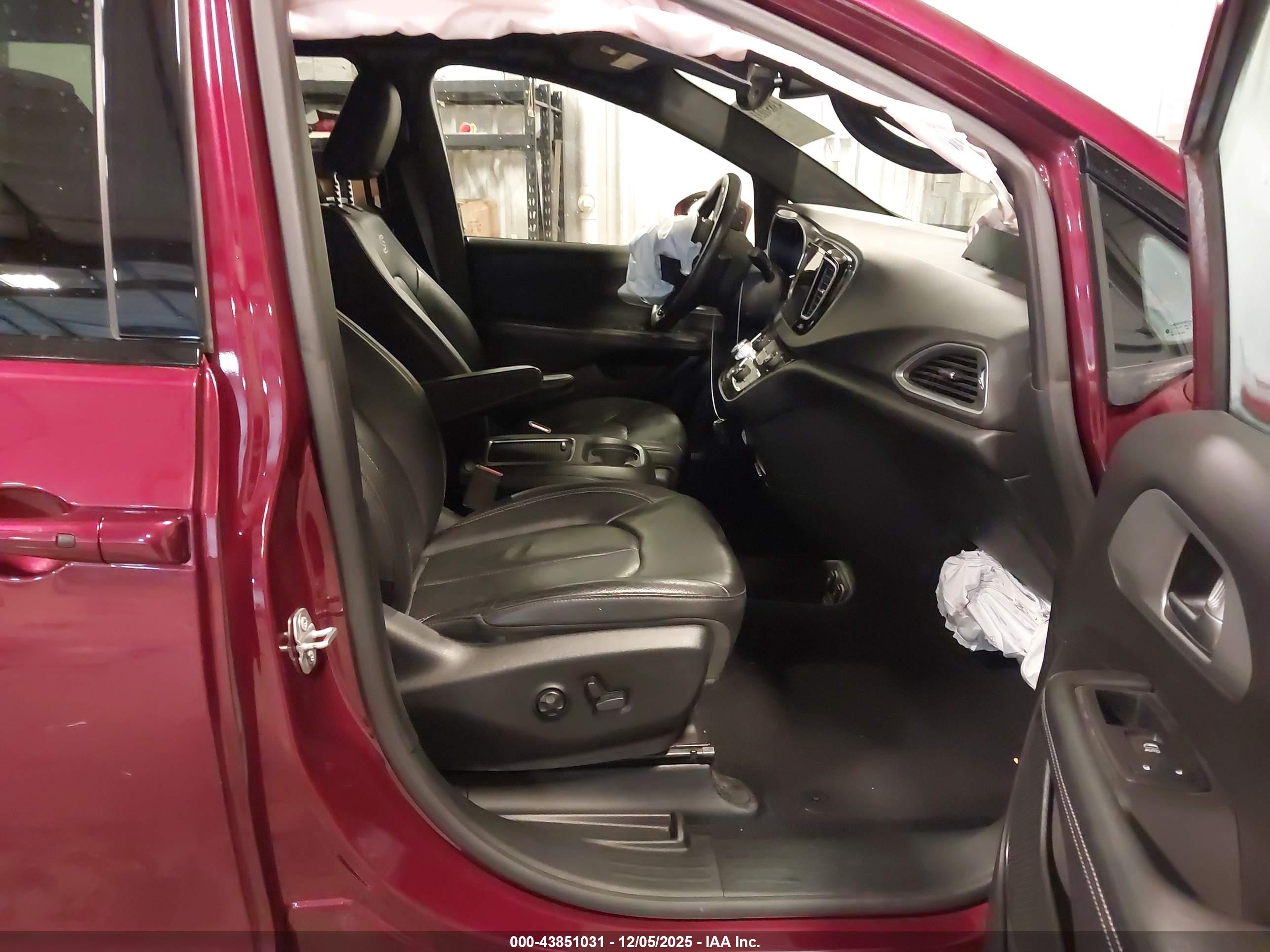 CHRYSLER PACIFICA image 5