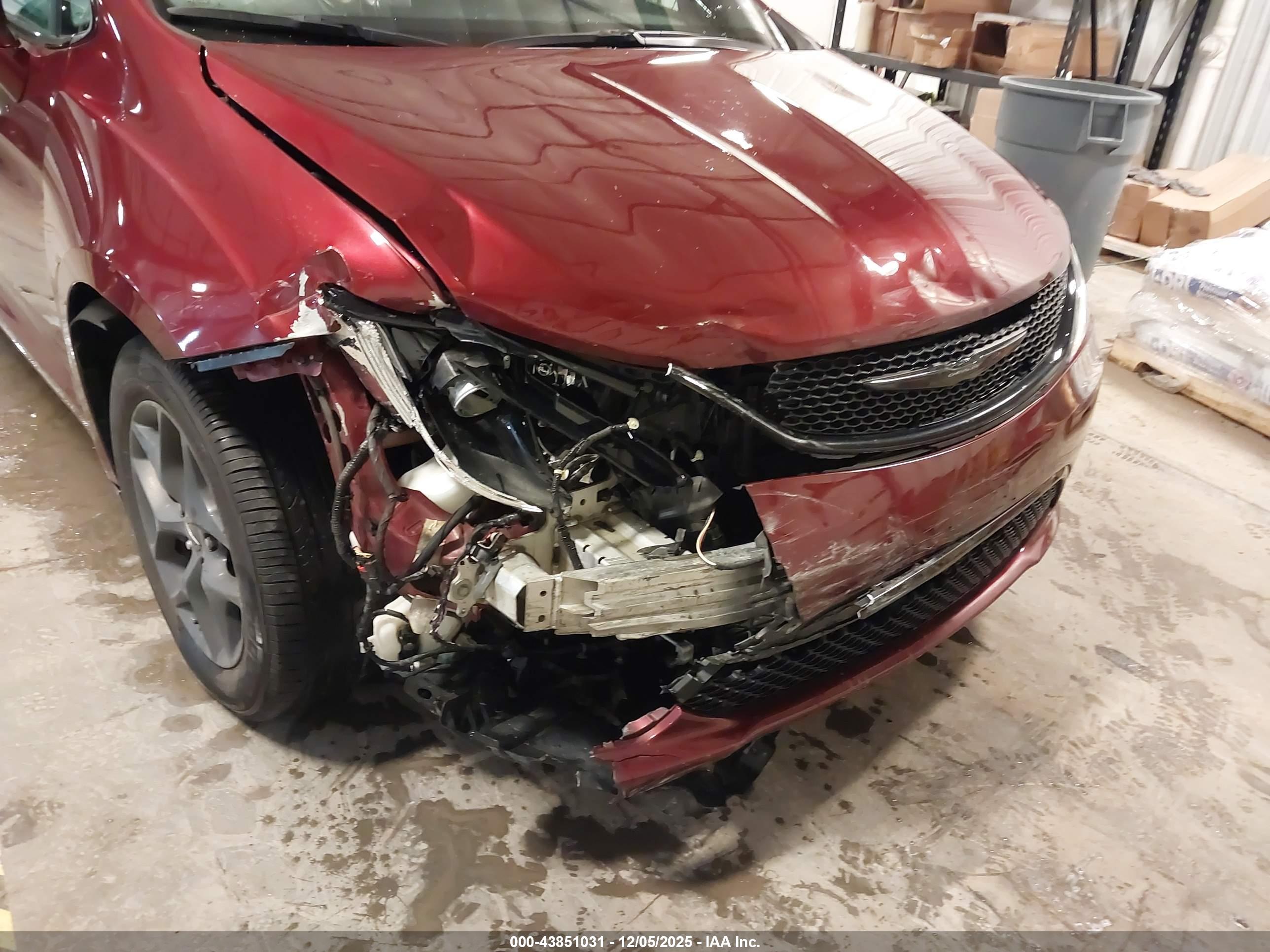 CHRYSLER PACIFICA image 6