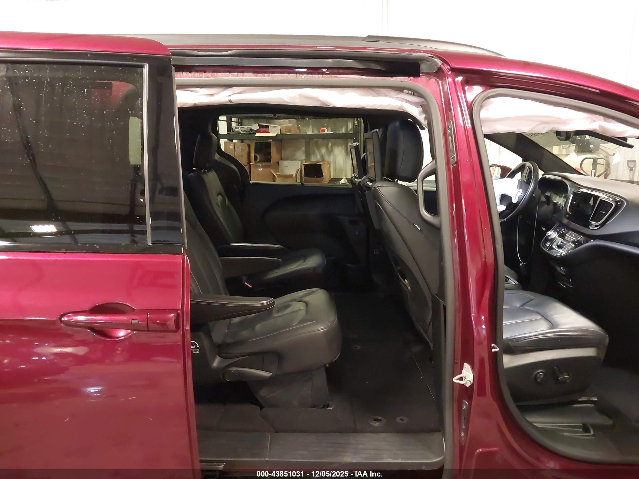 CHRYSLER PACIFICA image 8