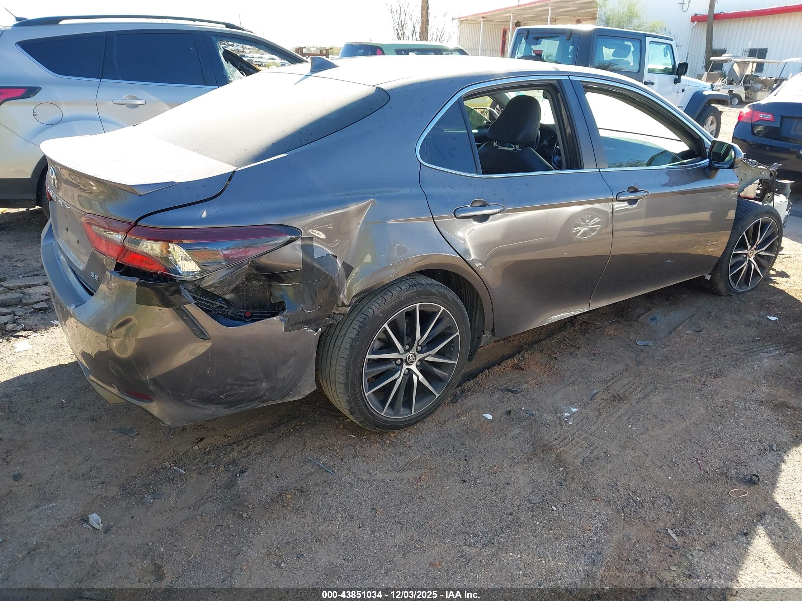 TOYOTA CAMRY image 4
