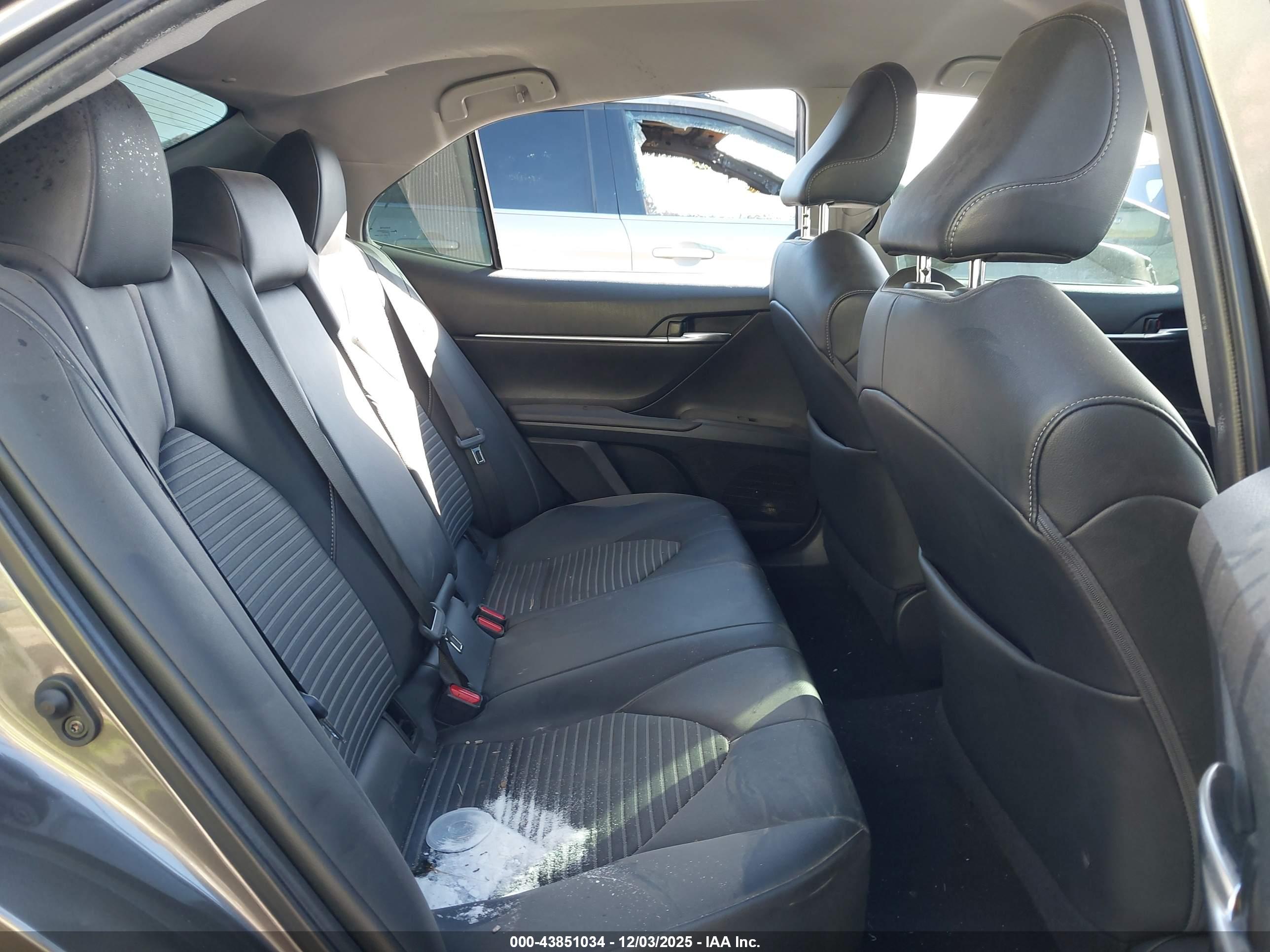 TOYOTA CAMRY image 8