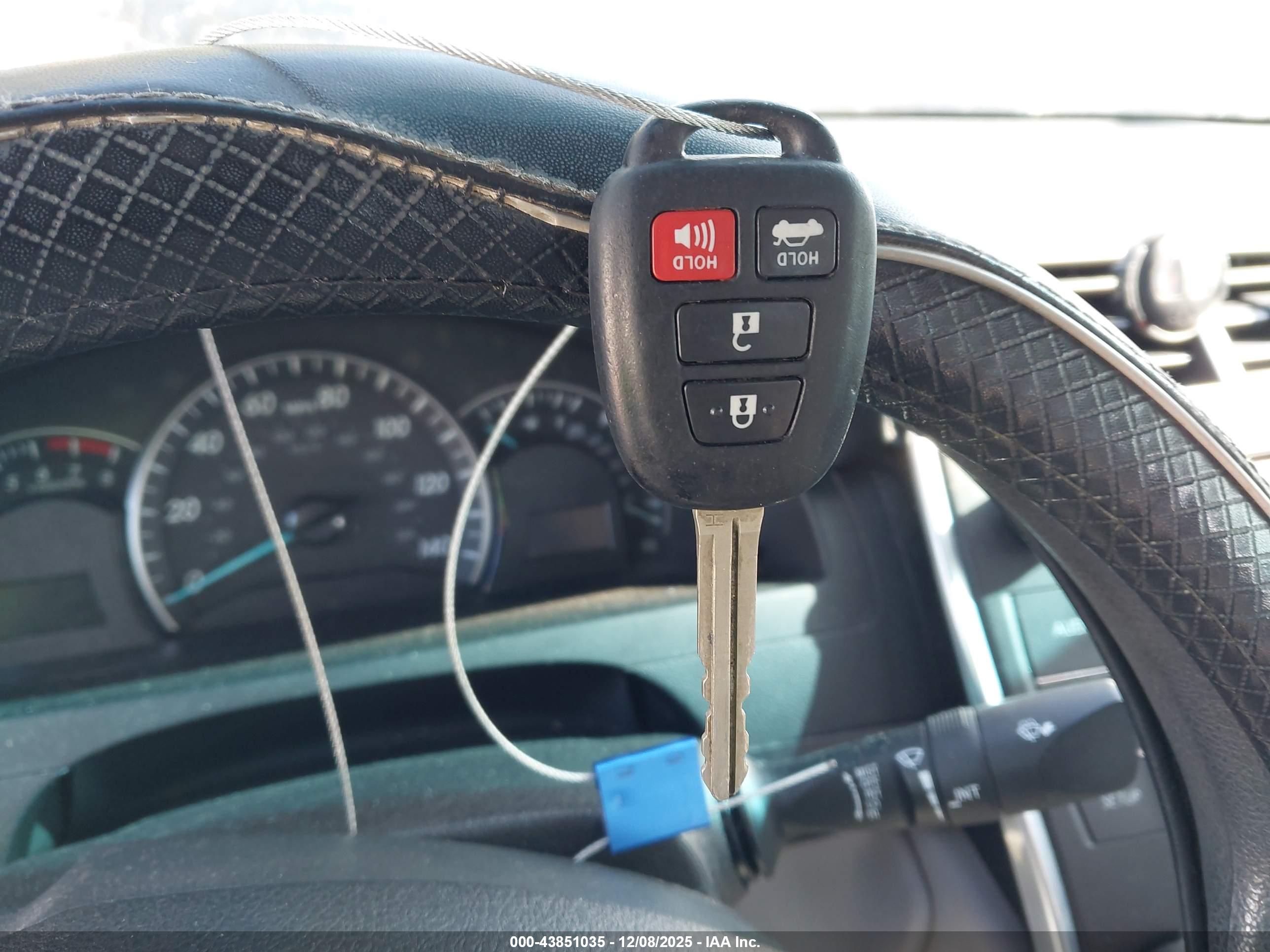 TOYOTA CAMRY image 11