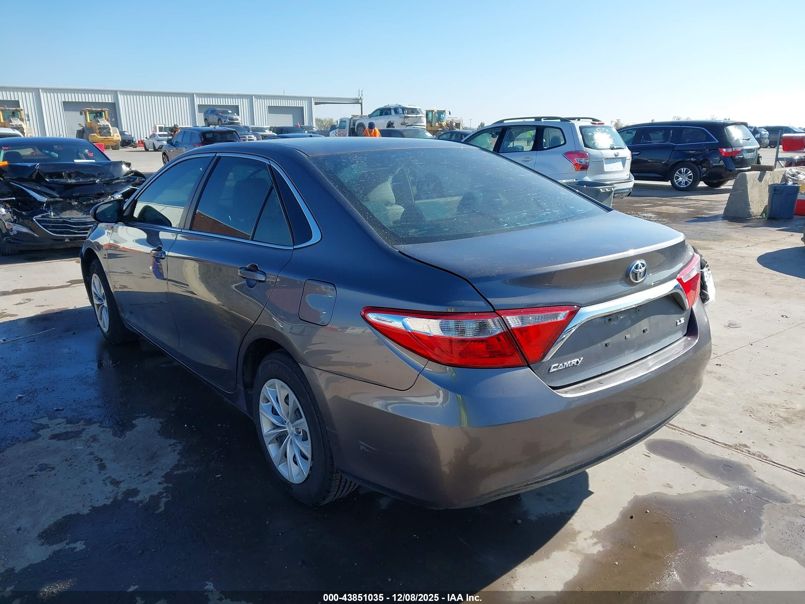 TOYOTA CAMRY image 3