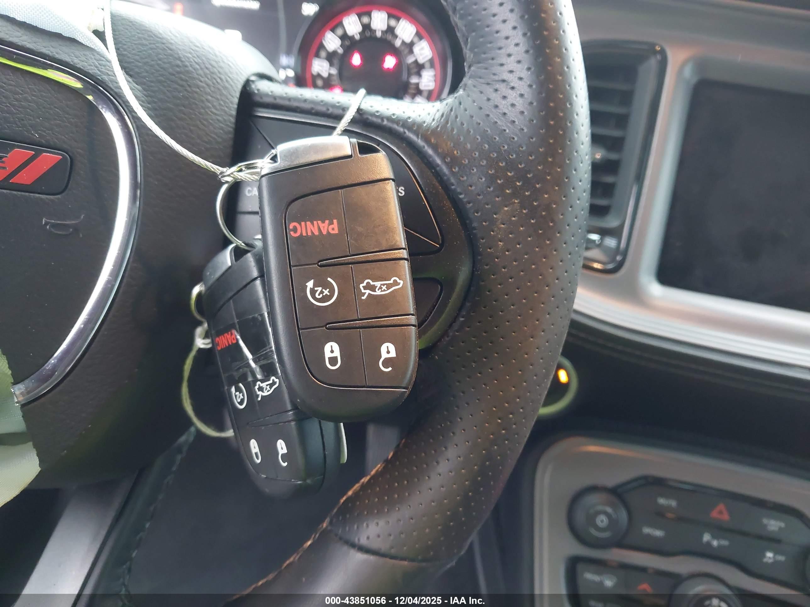 DODGE CHALLENGER image 11