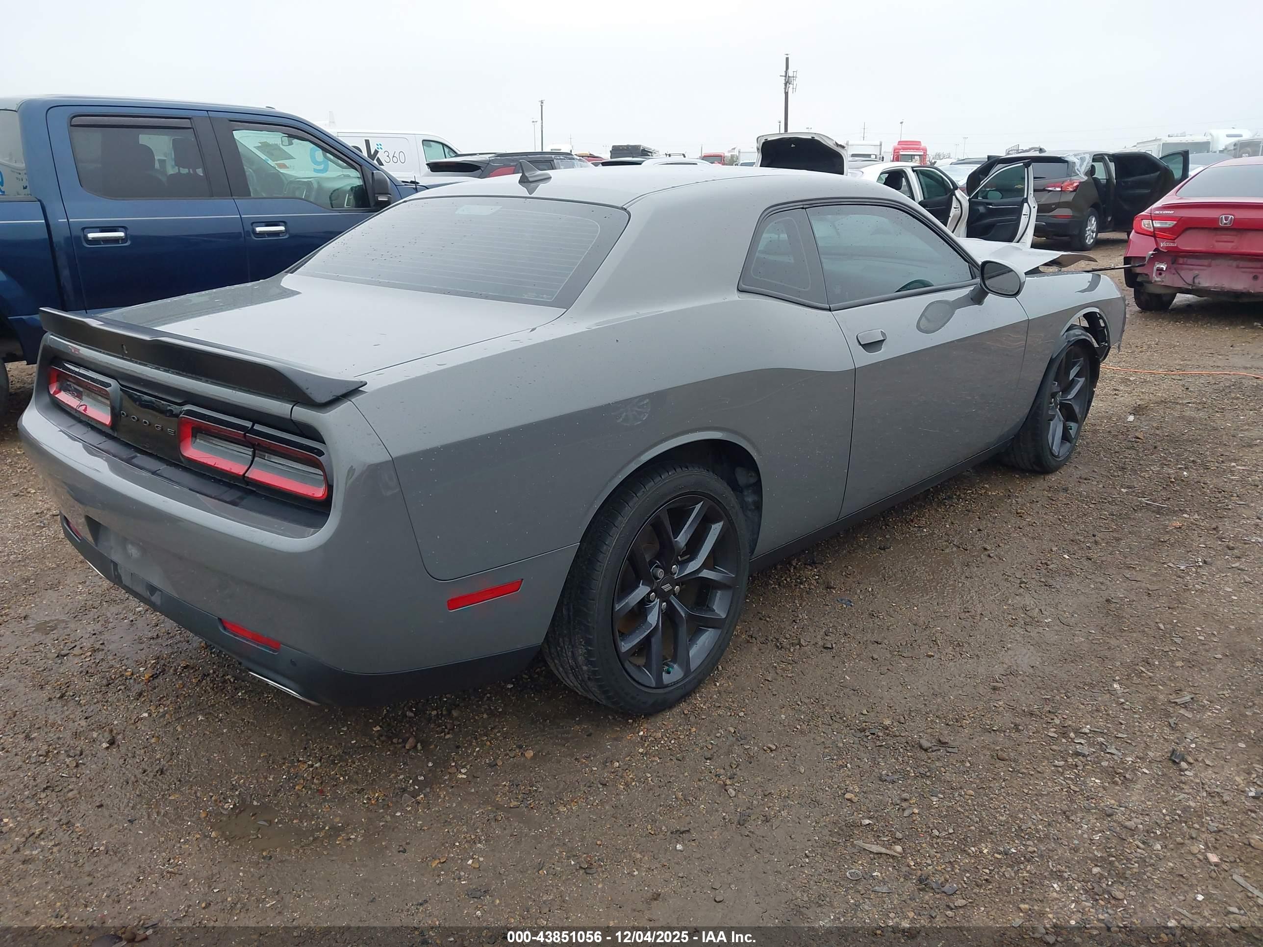 DODGE CHALLENGER image 4