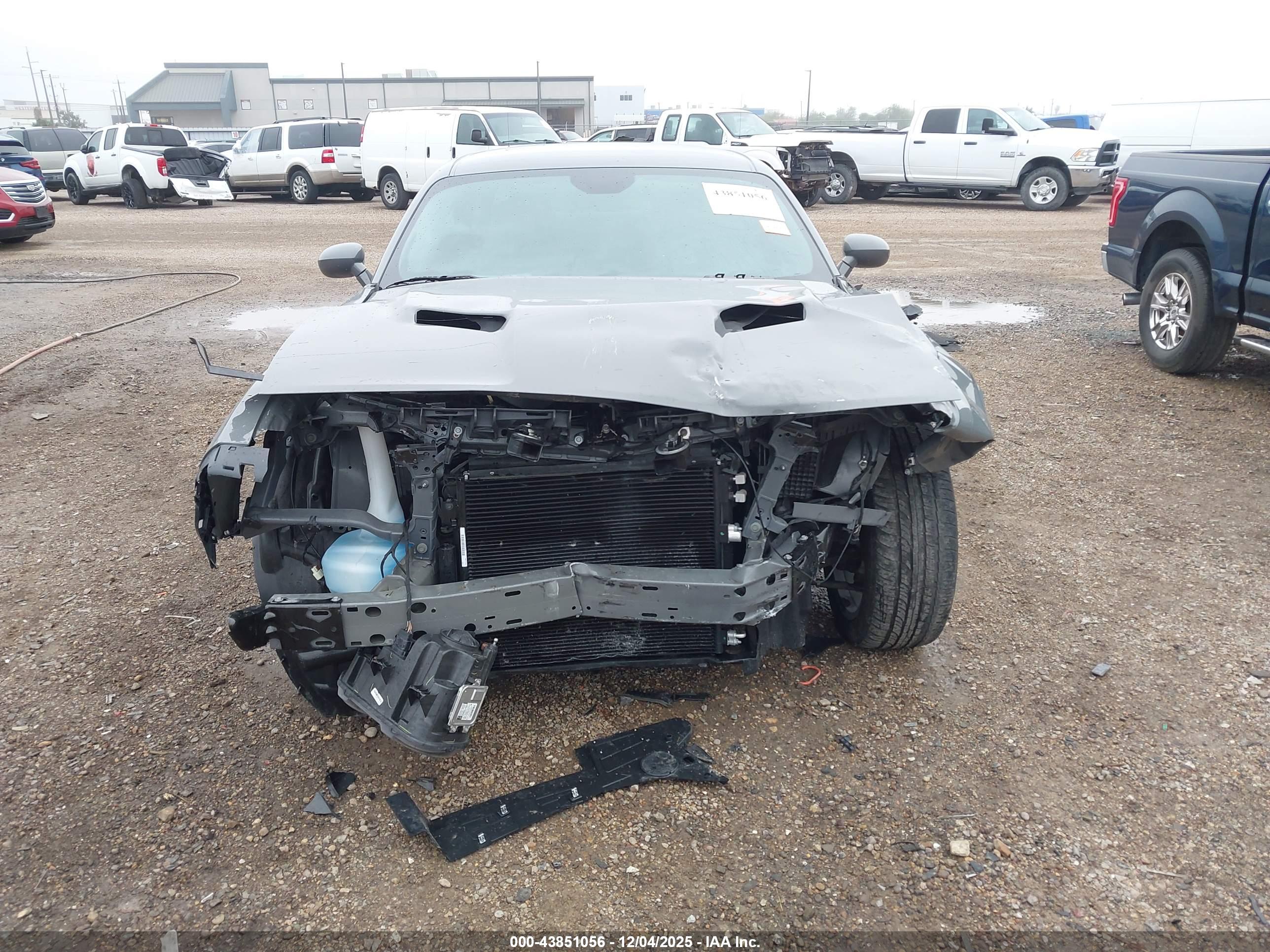 DODGE CHALLENGER image 6