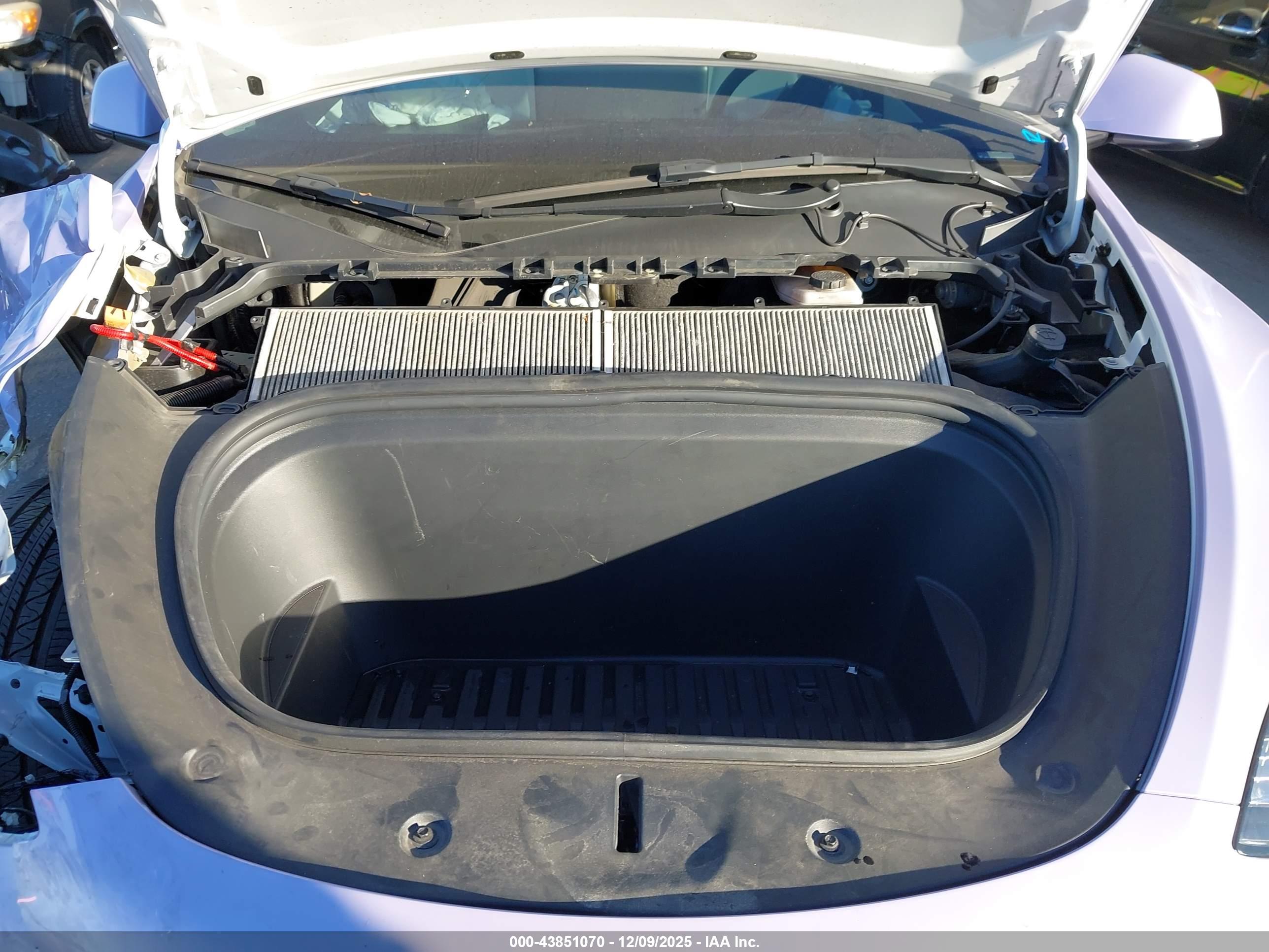 TESLA MODEL image 10