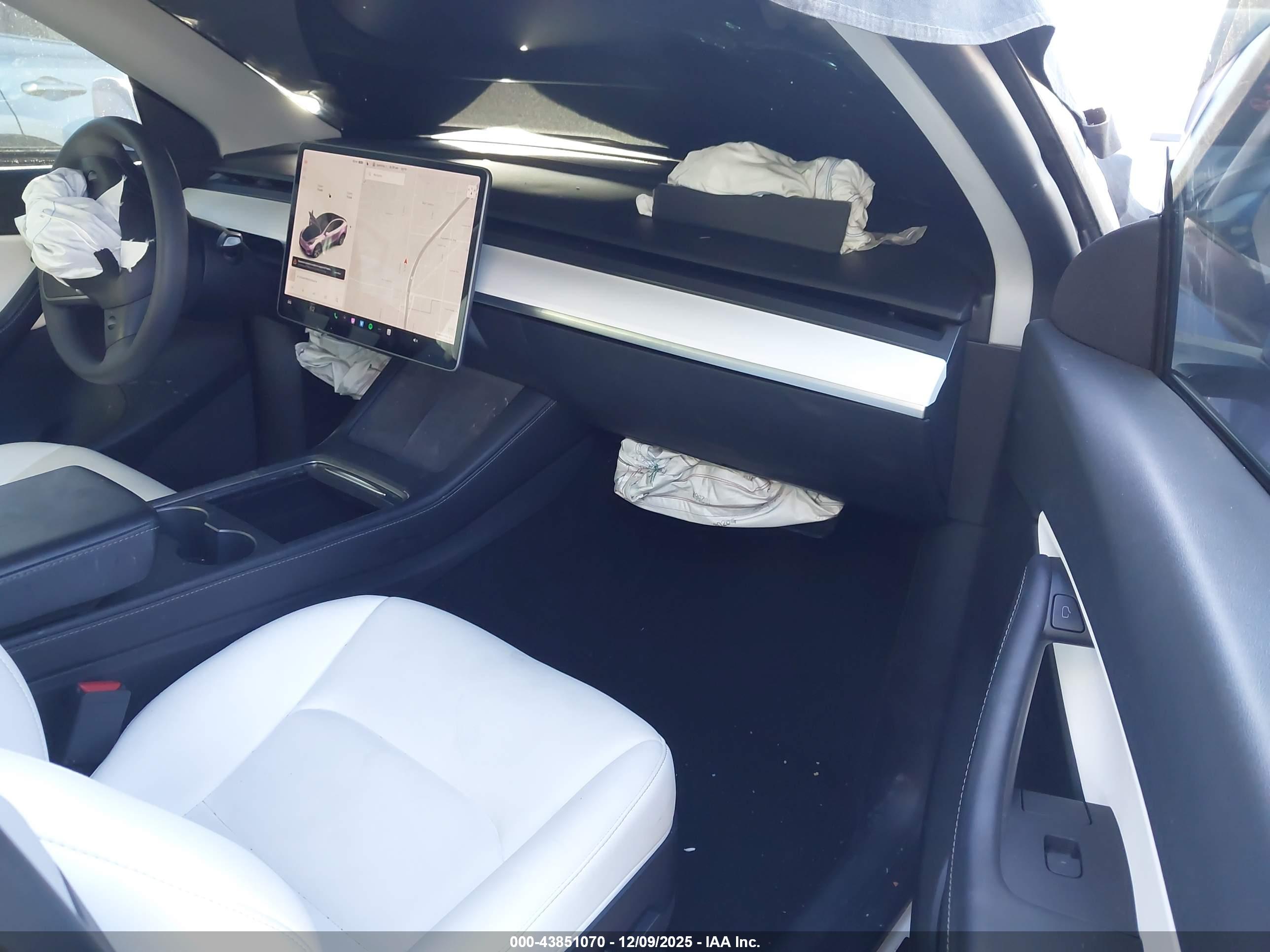 TESLA MODEL image 5