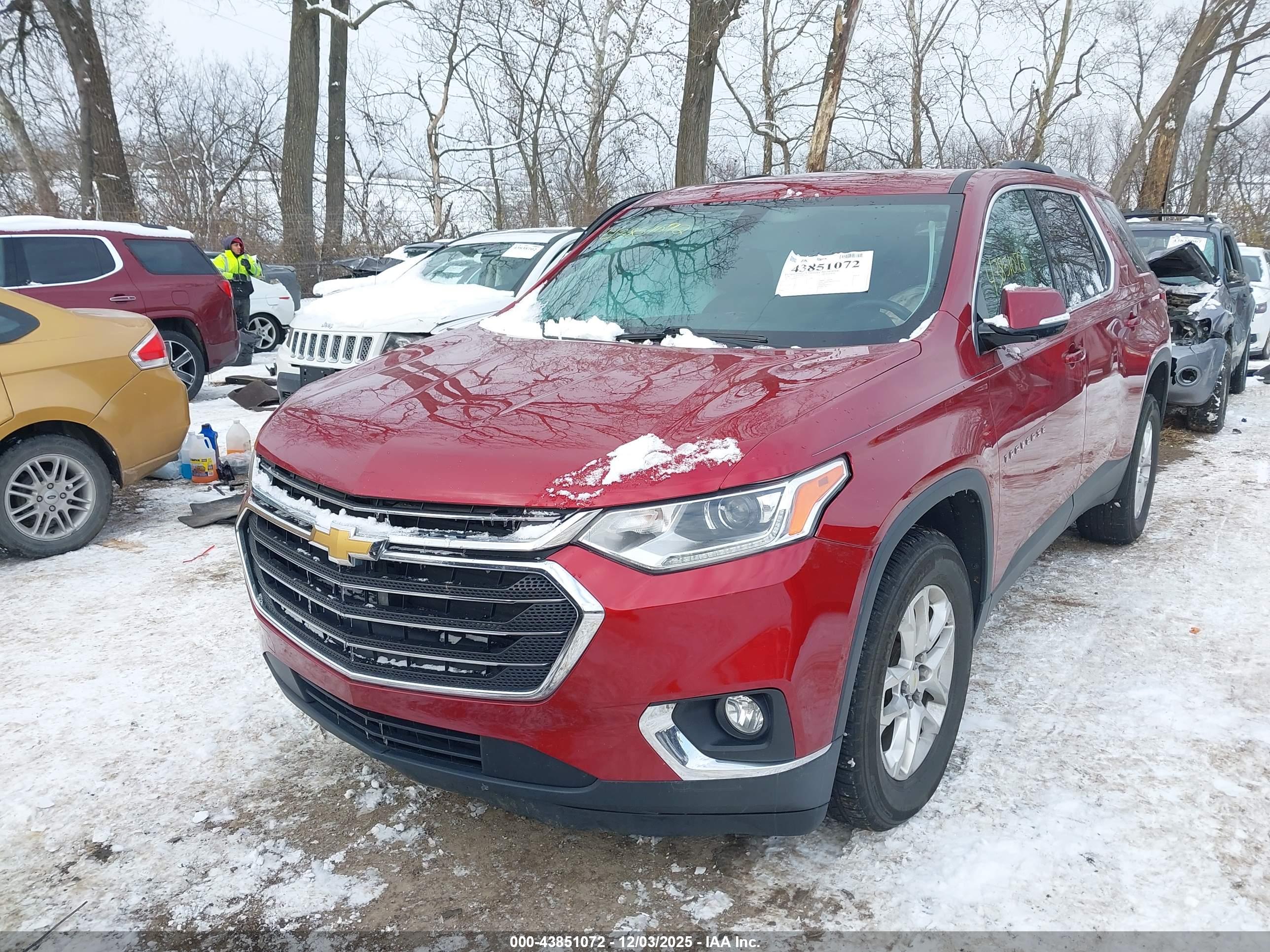 CHEVROLET TRAVERSE image 2