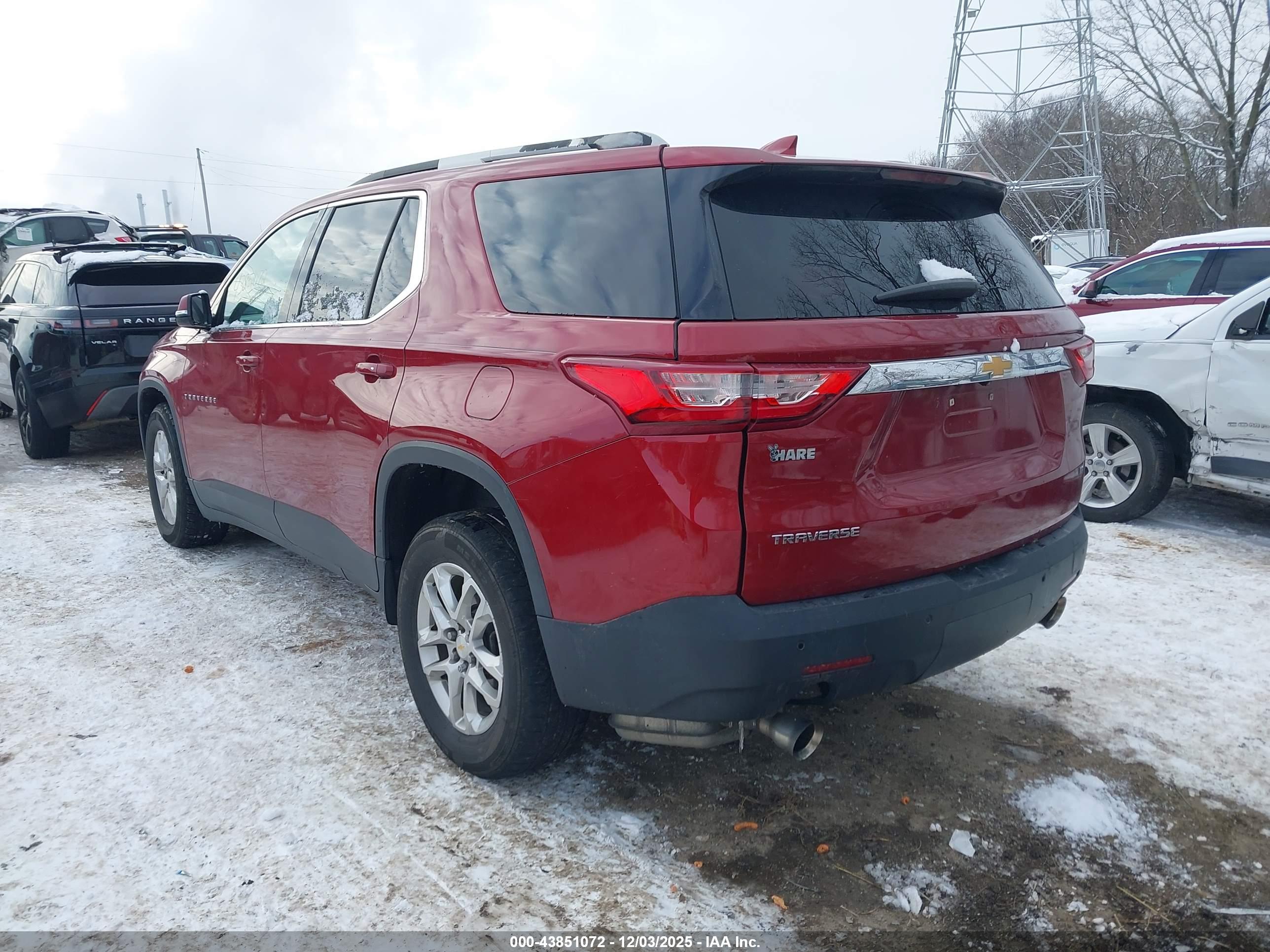 CHEVROLET TRAVERSE image 3