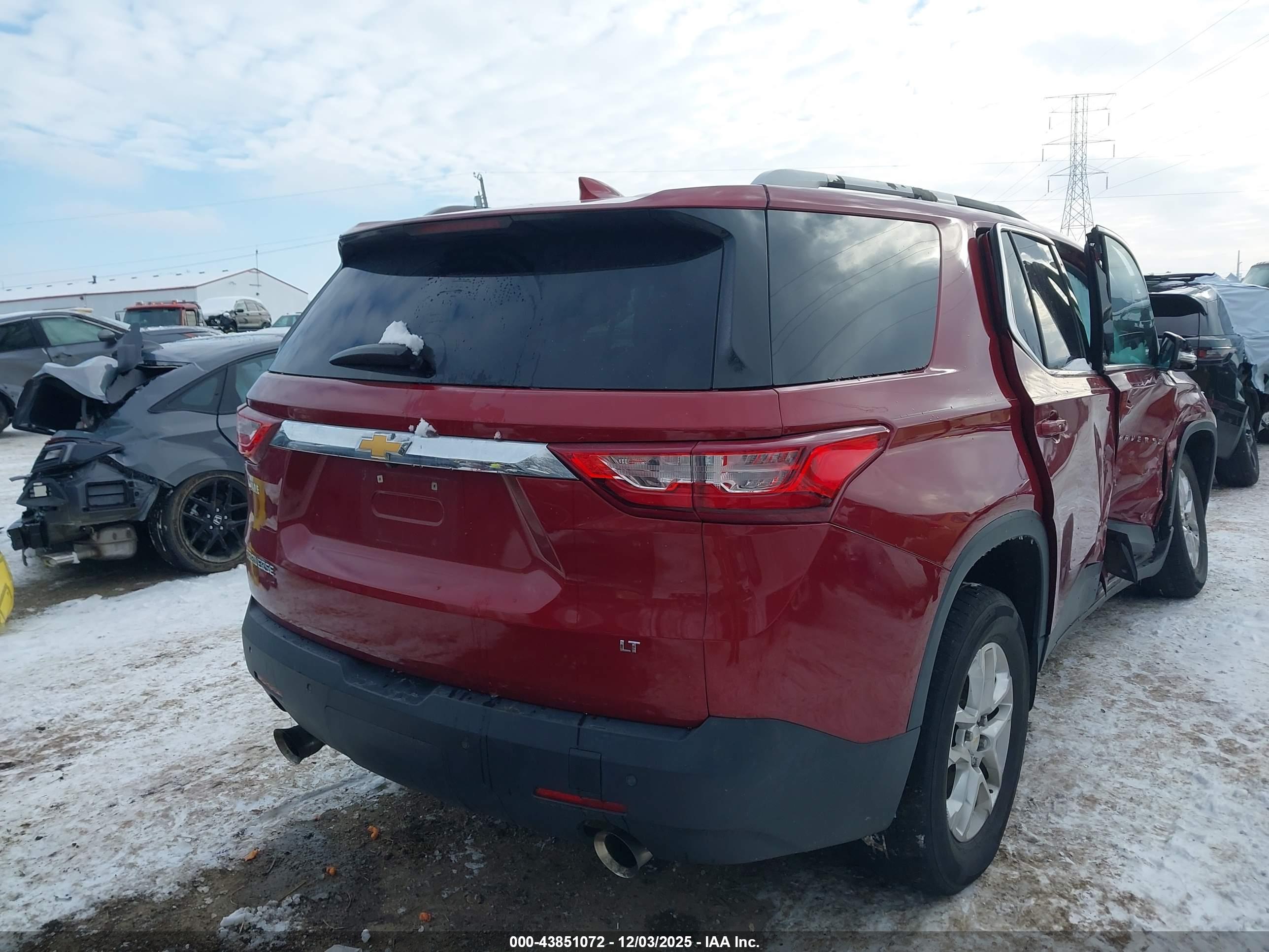 CHEVROLET TRAVERSE image 4