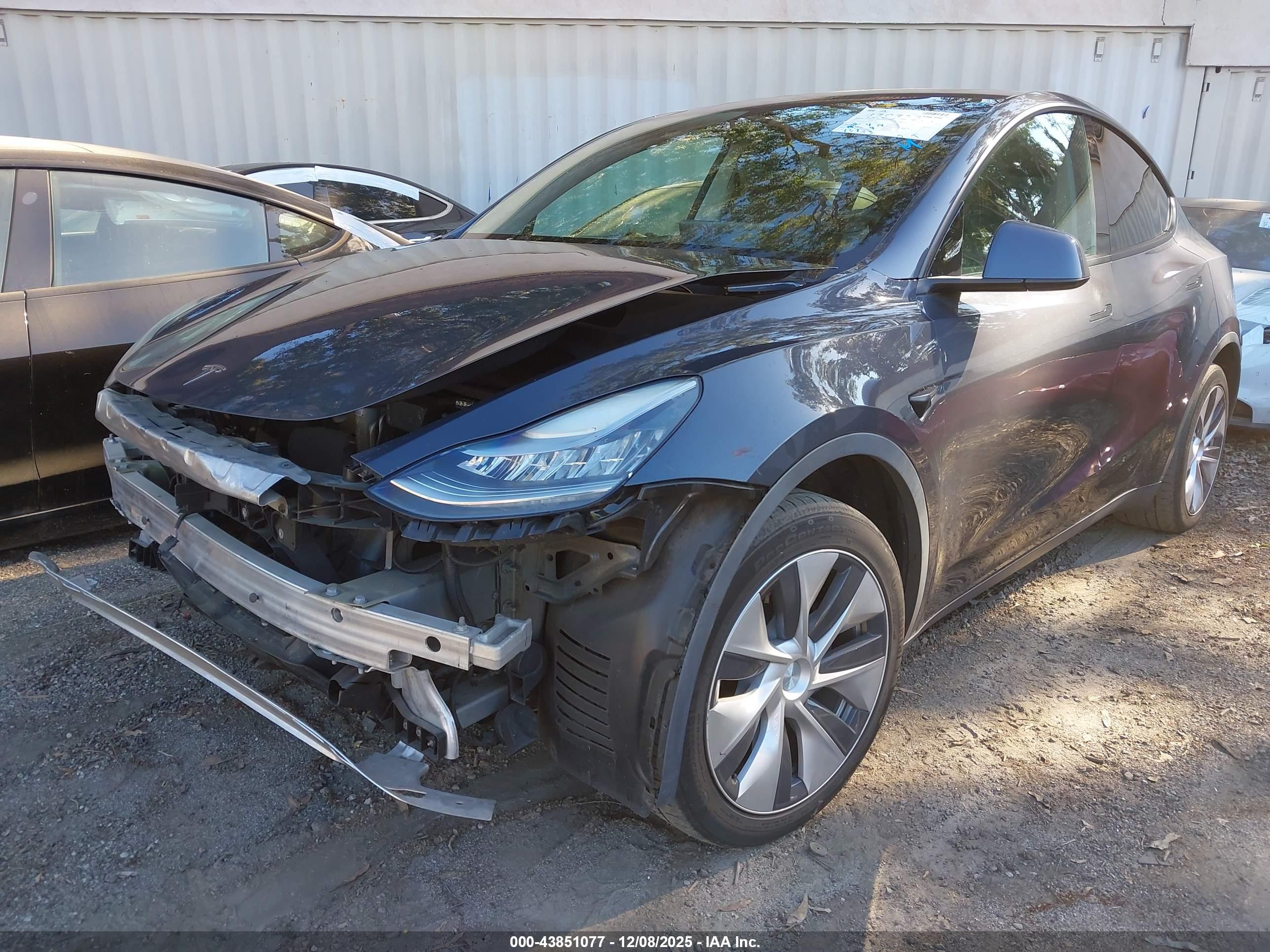 TESLA MODEL image 2