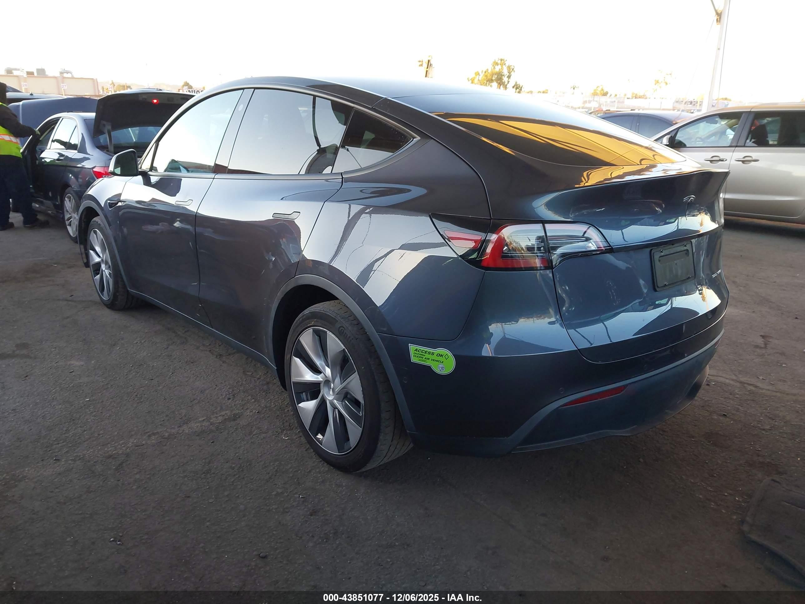TESLA MODEL image 3