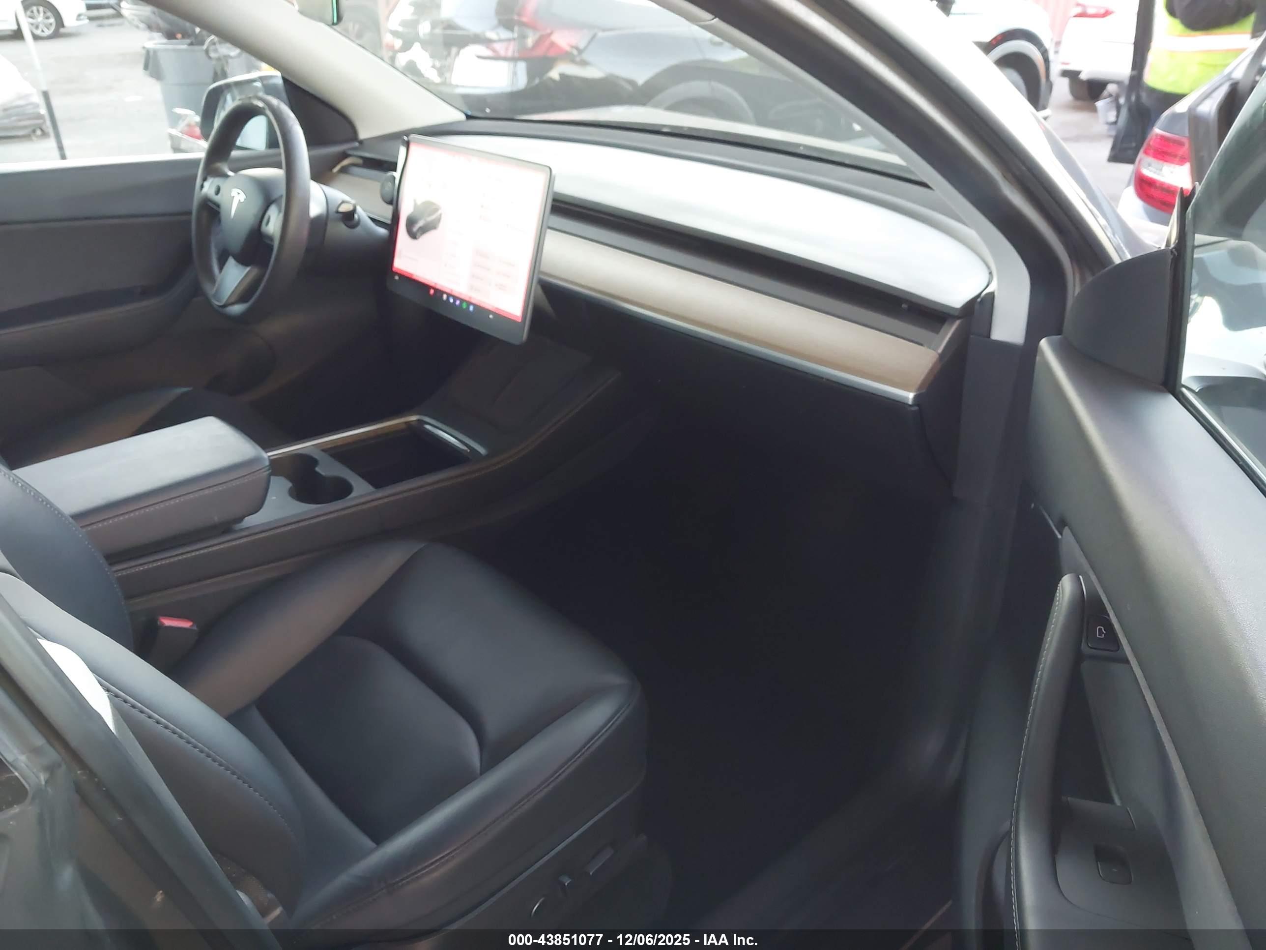 TESLA MODEL image 5