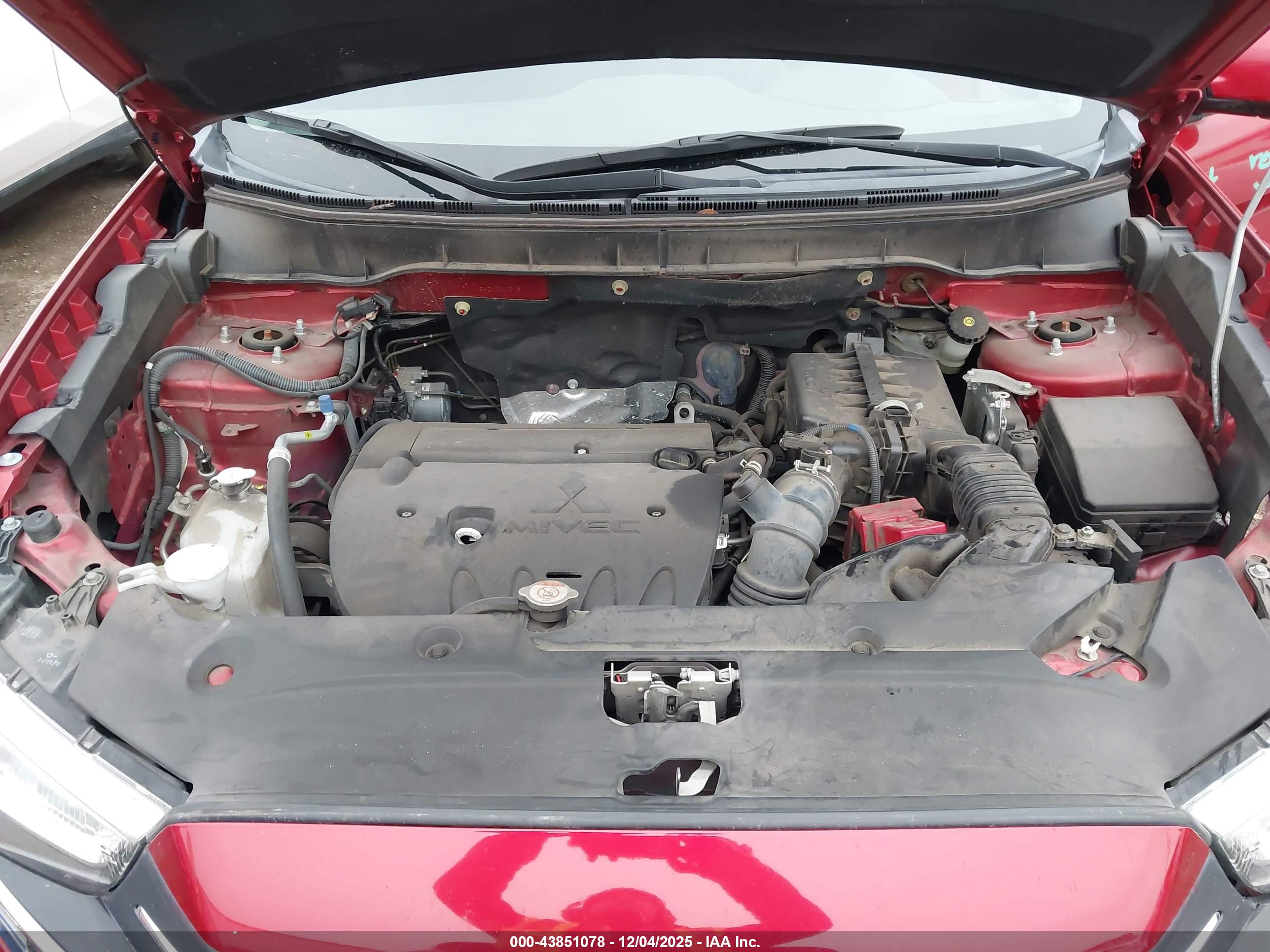 MITSUBISHI OUTLANDER image 10