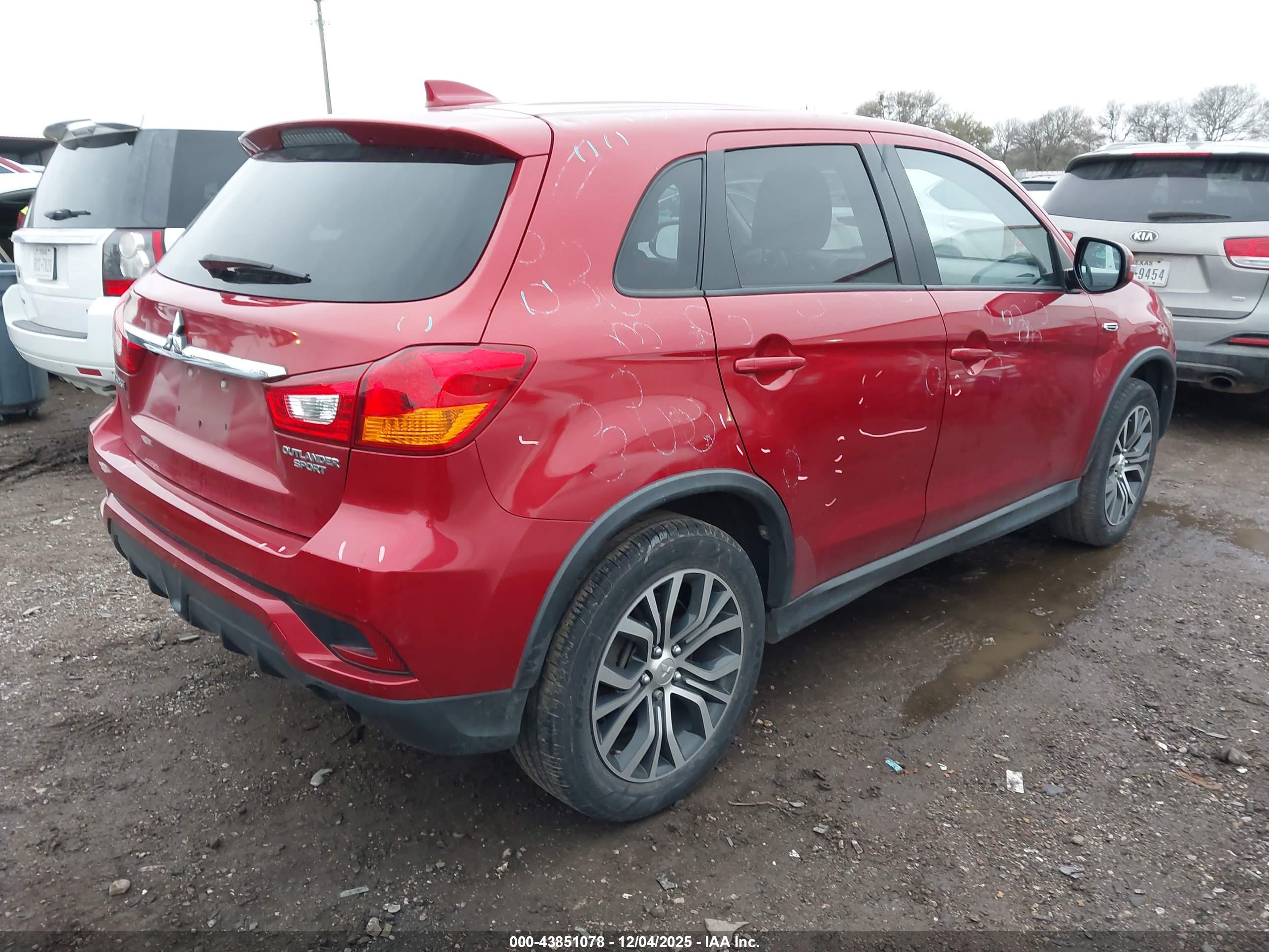 MITSUBISHI OUTLANDER image 4