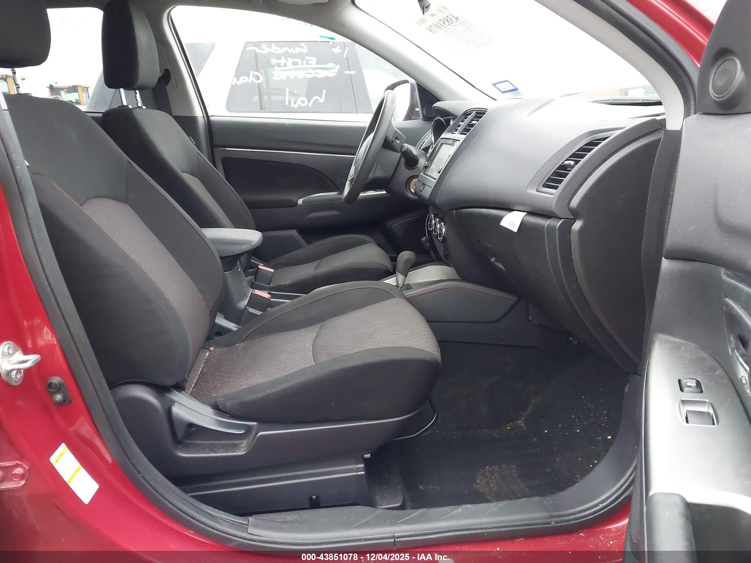 MITSUBISHI OUTLANDER image 5