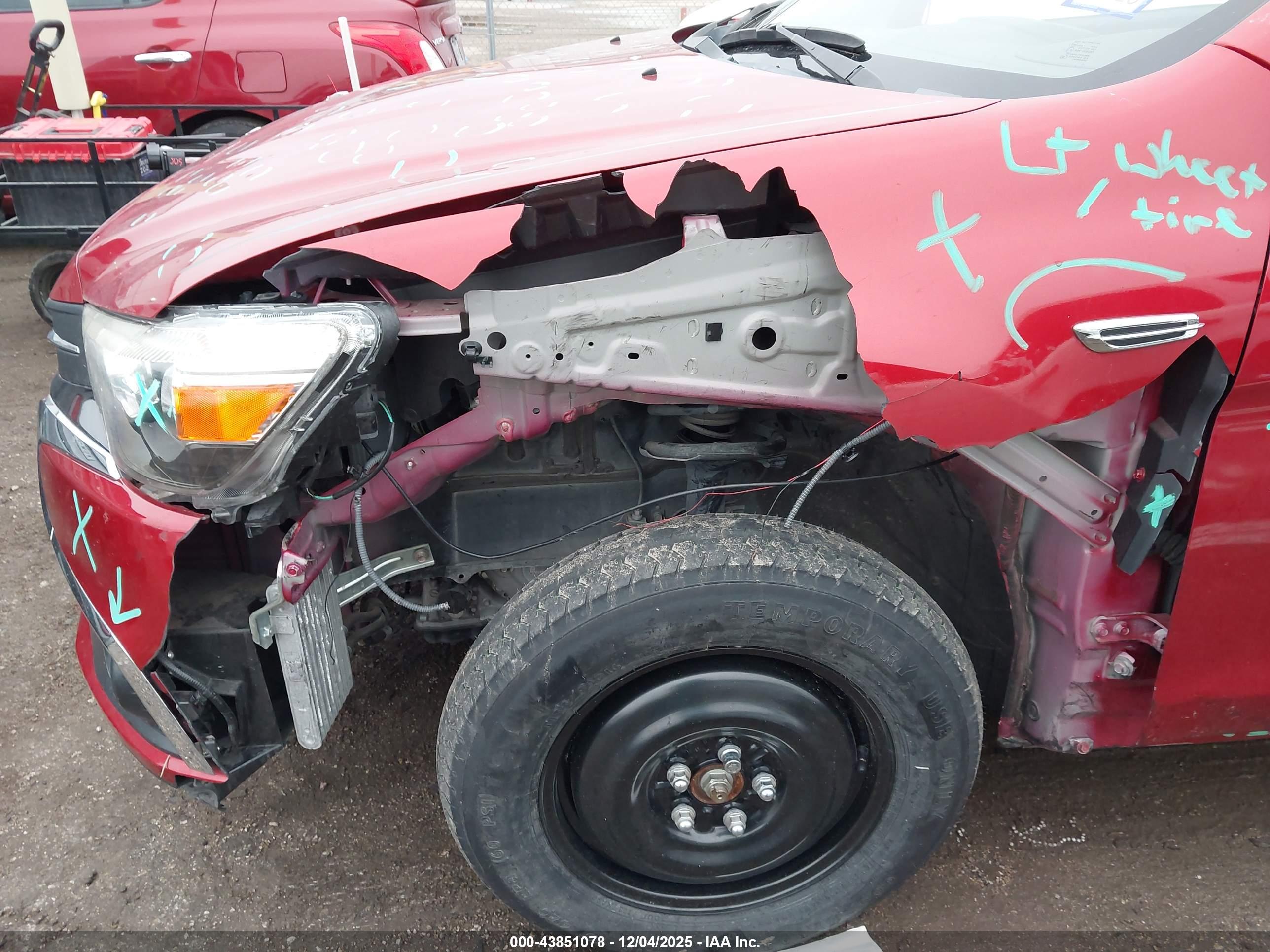 MITSUBISHI OUTLANDER image 6