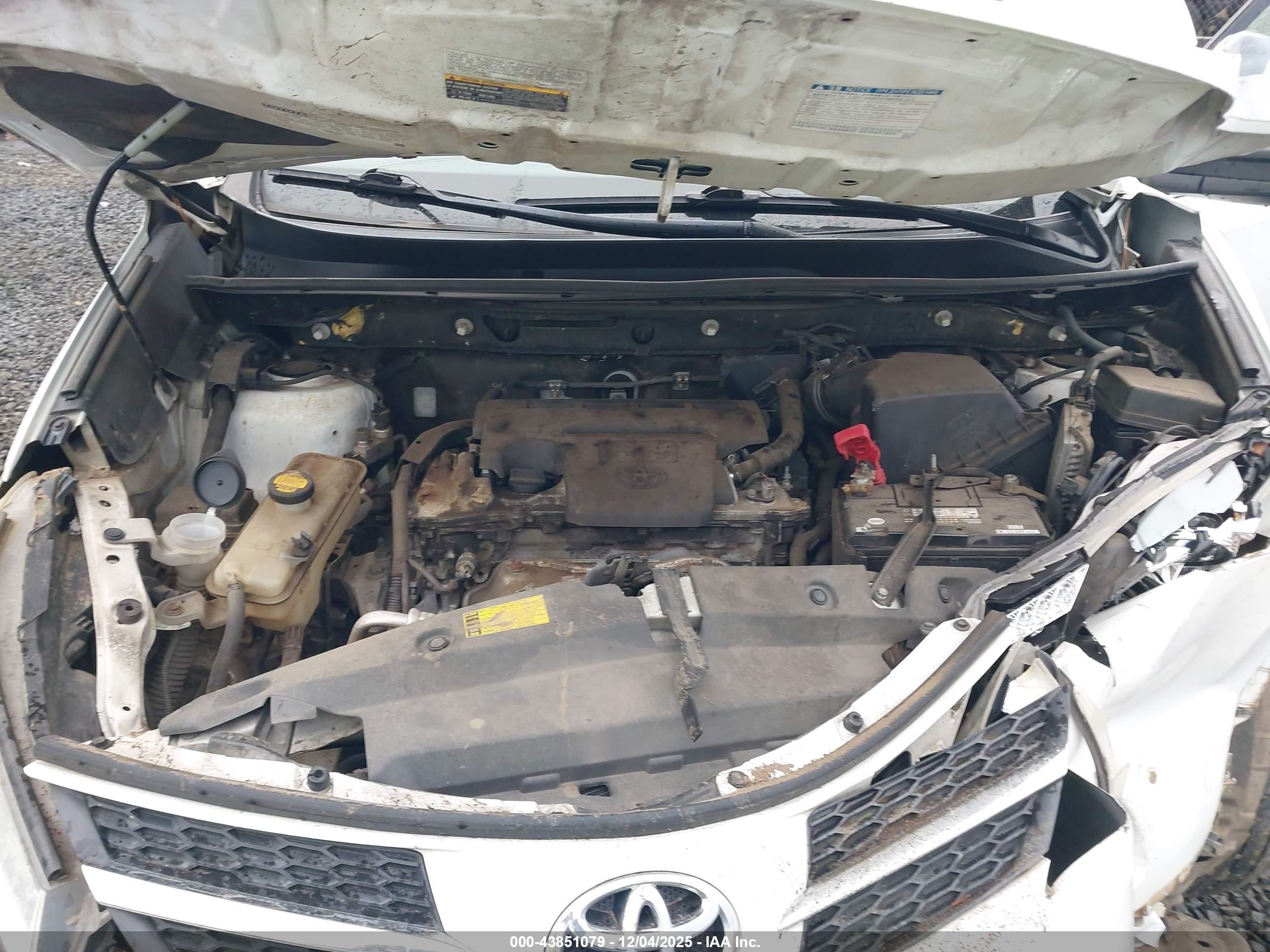 TOYOTA RAV4 image 10