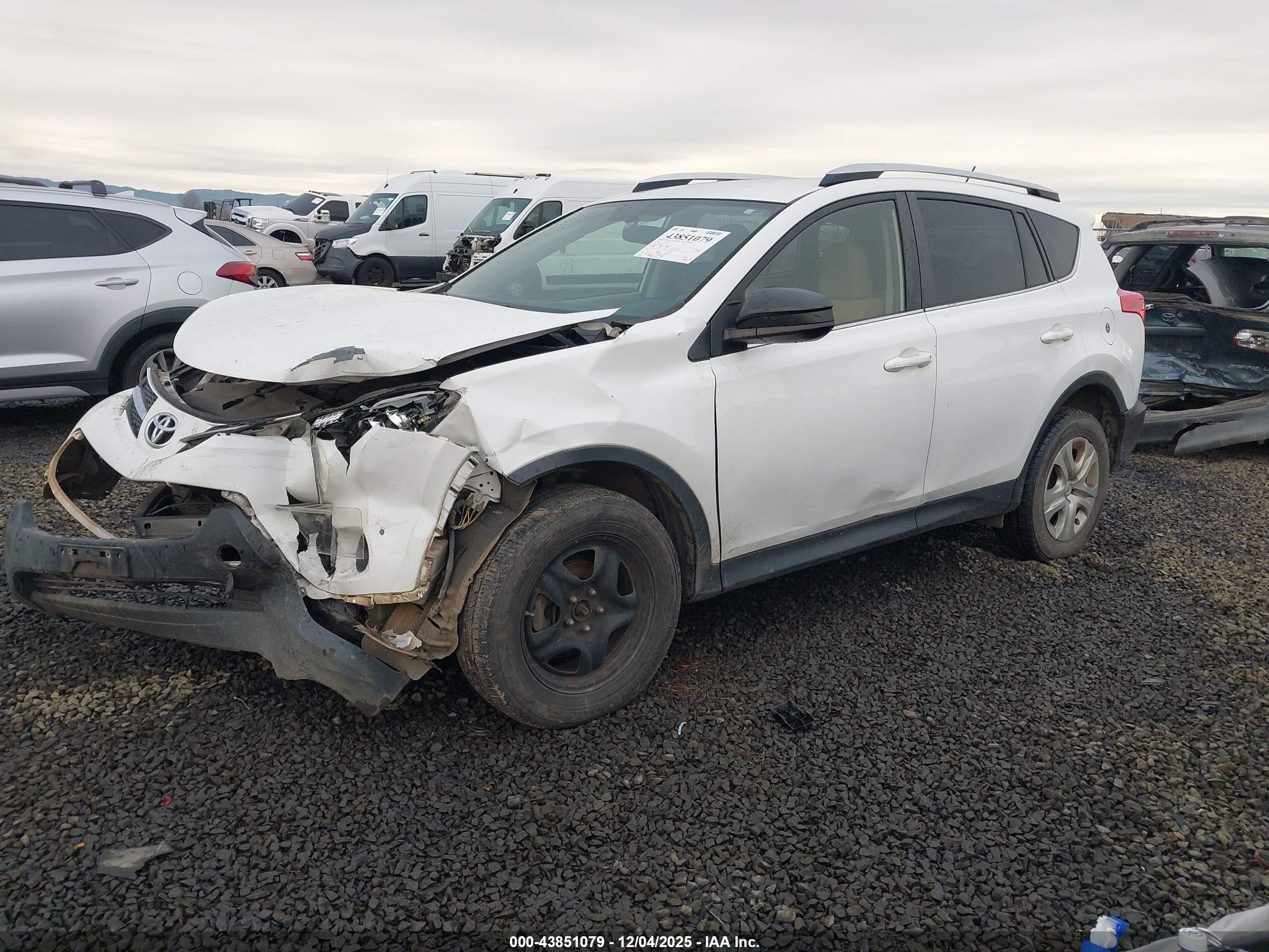 TOYOTA RAV4 image 2