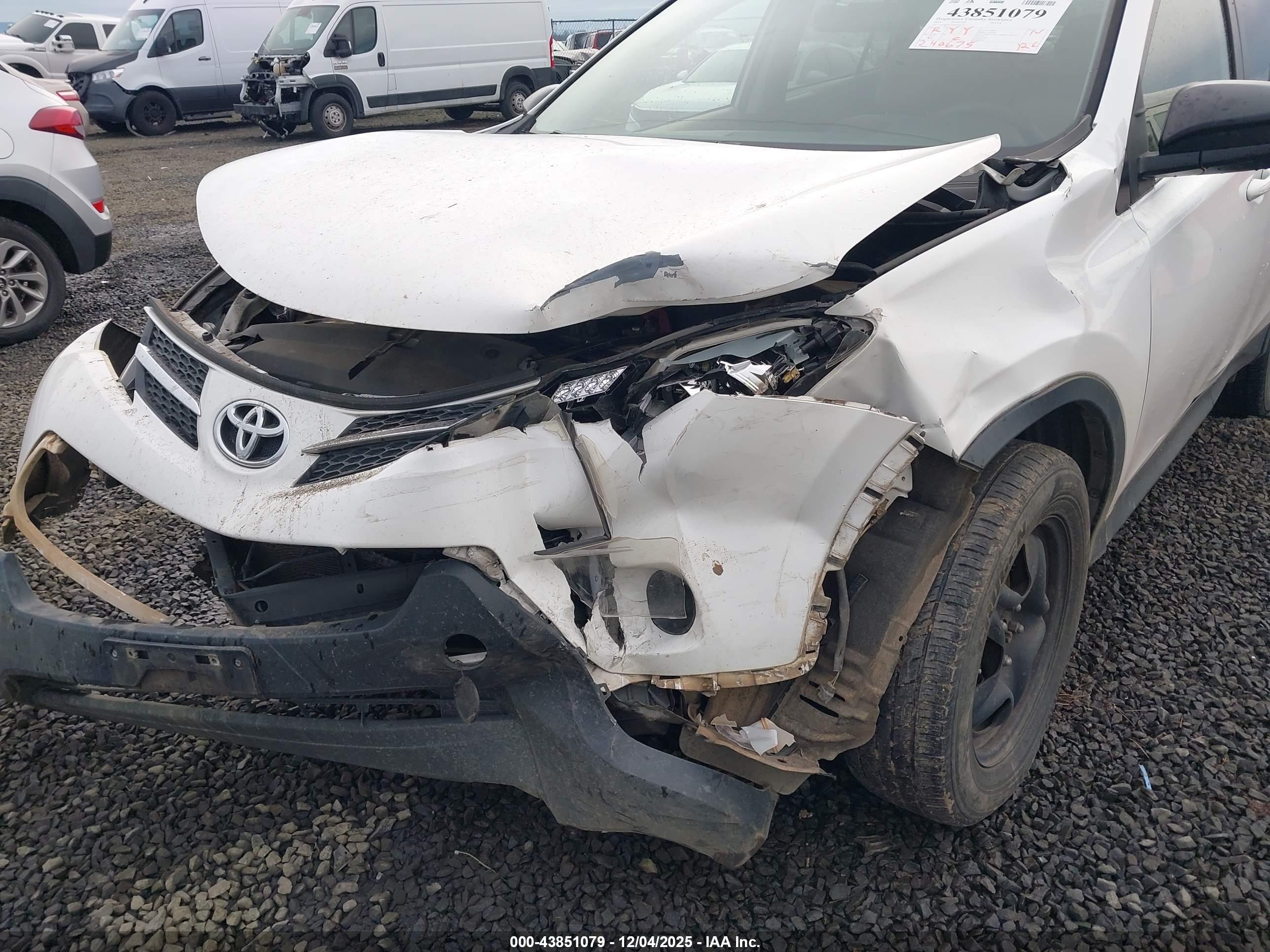 TOYOTA RAV4 image 6